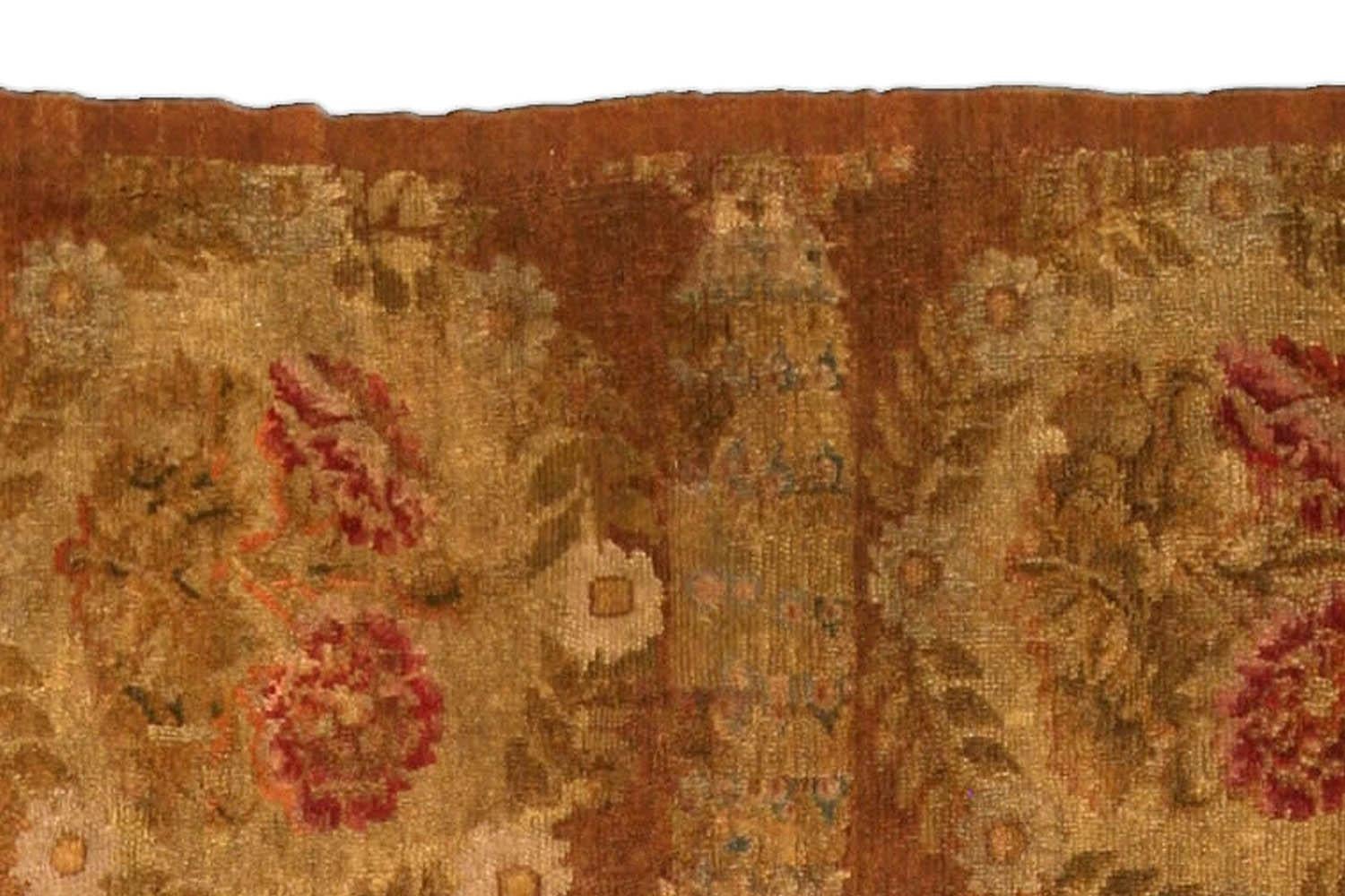 1800s French Savonnerie Floral Handmade Wool Rug In Good Condition For Sale In New York, NY