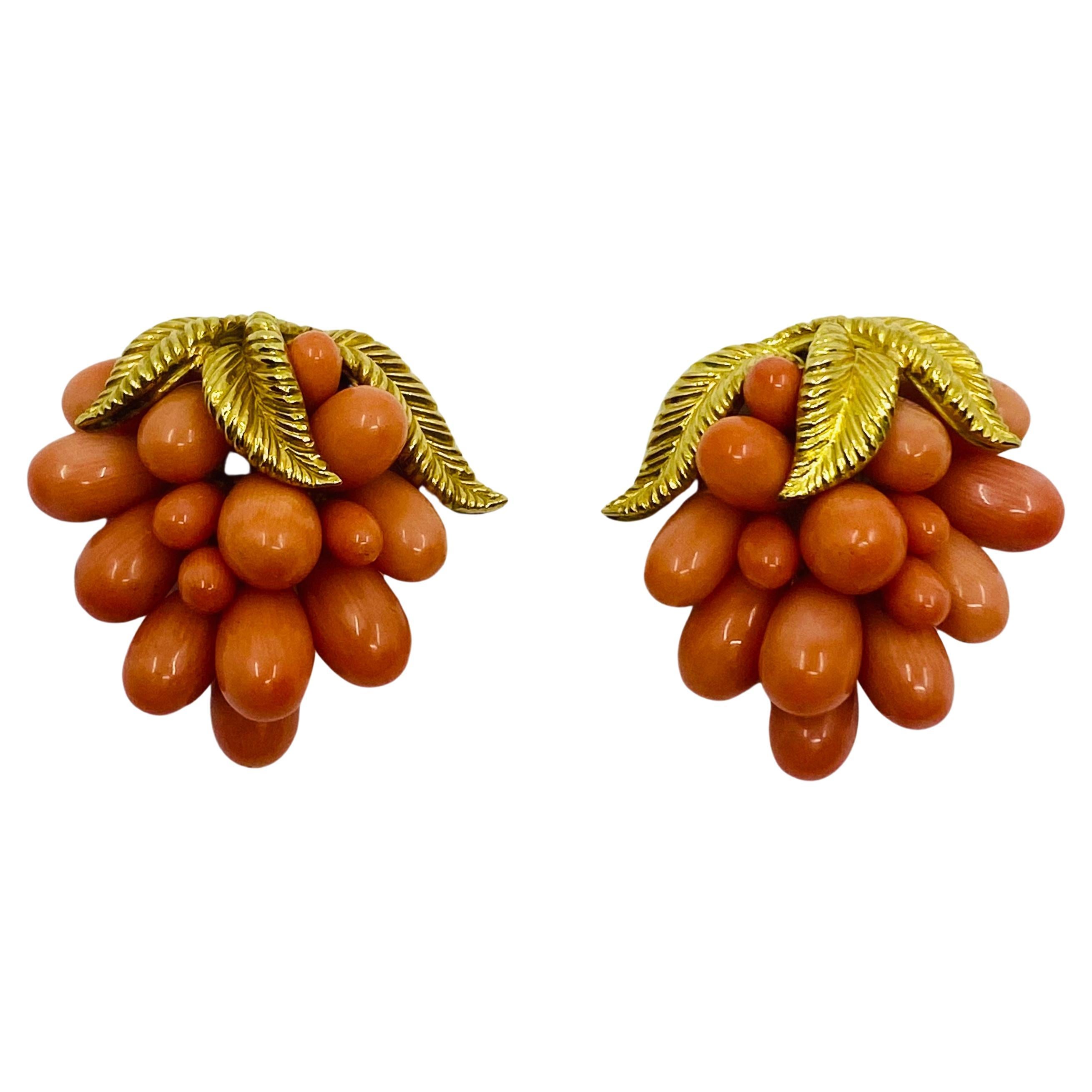 Women's Vintage French Set Coral Earrings Brooch 18k Gold For Sale