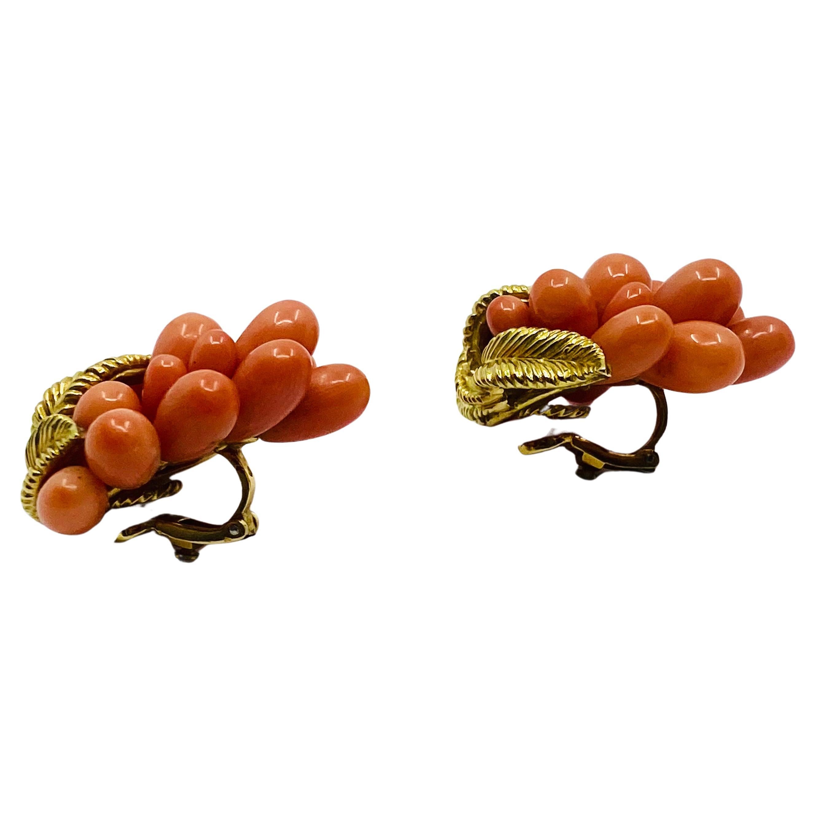 Vintage French Set Coral Earrings Brooch 18k Gold For Sale 1