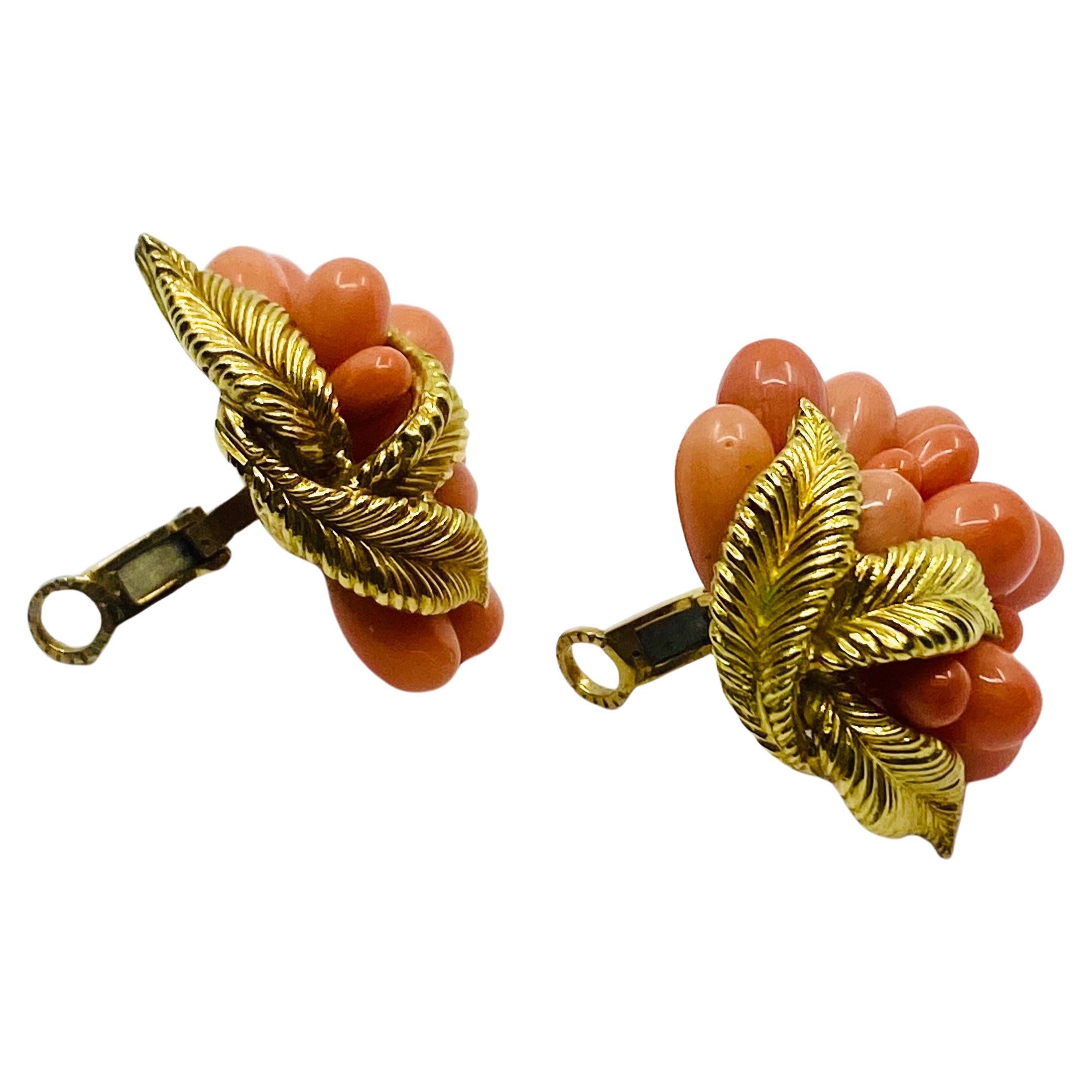 Vintage French Set Coral Earrings Brooch 18k Gold For Sale 2