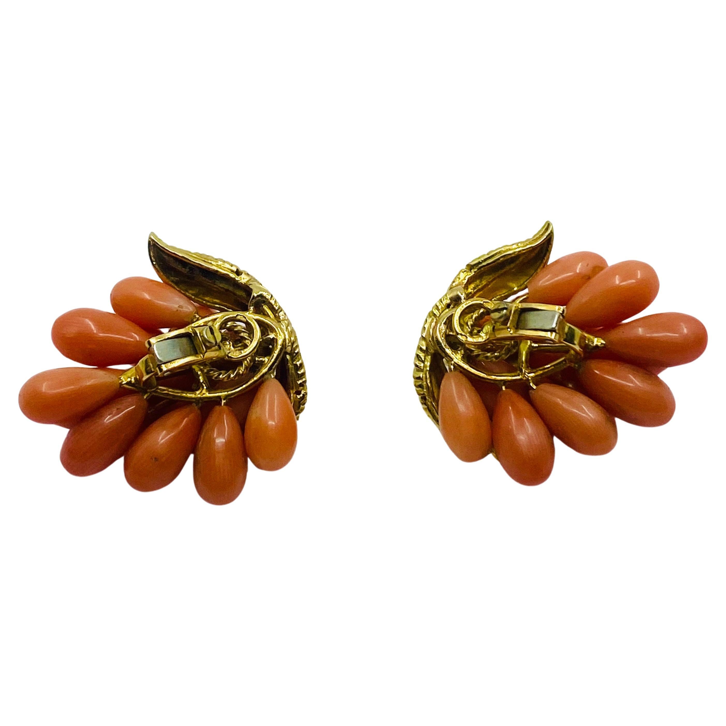 Vintage French Set Coral Earrings Brooch 18k Gold For Sale 3