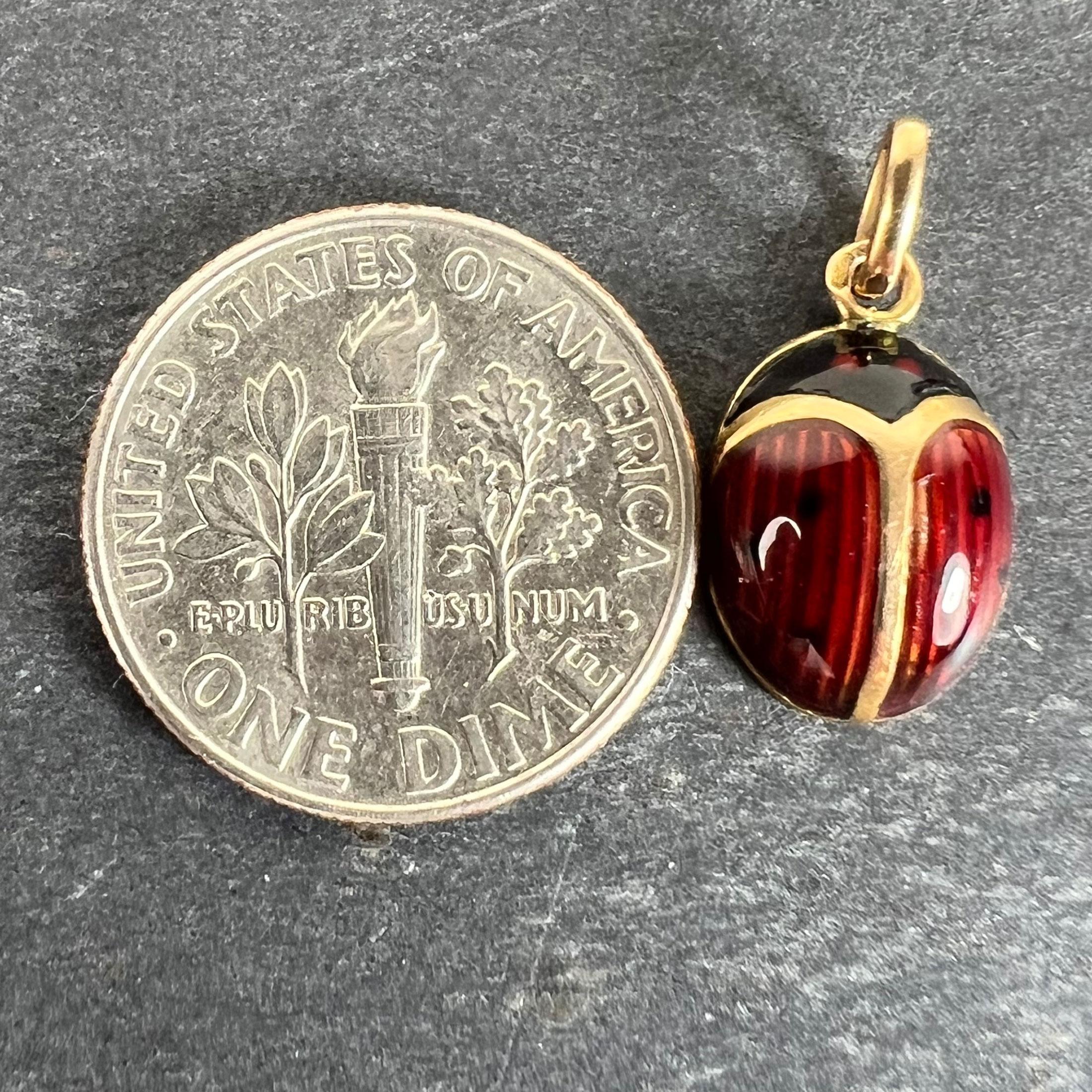 Colgante amuleto de la suerte vintage francés mariquita de siete puntos en oro amarillo de 18 quilates en venta 6