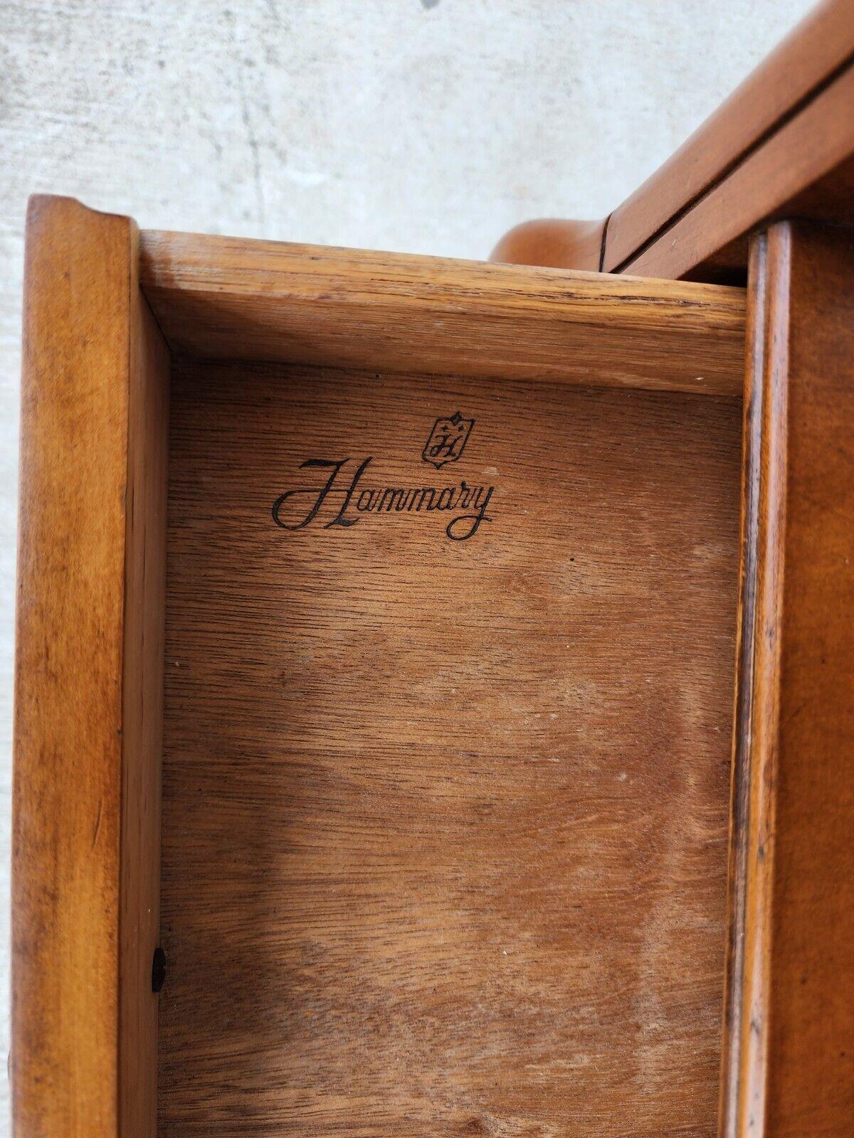 Tables d'appoint vintage françaises en noyer avec plateau en cuir par HAMMARY en vente 4
