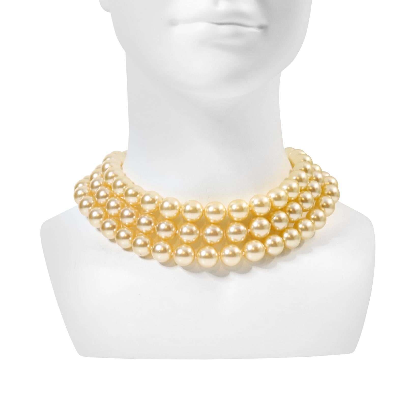 Vintage French Single Strand of Faux Pearls Necklace Circa 1980s For Sale 1