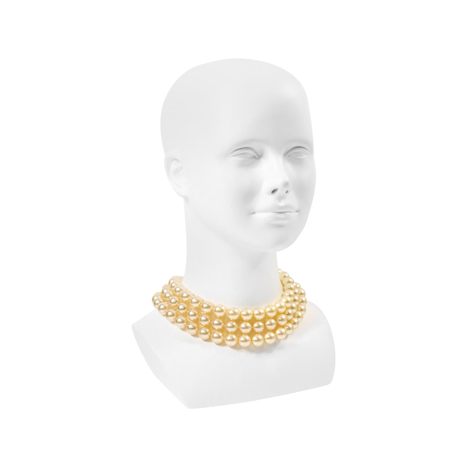 Vintage French Single Strand of Faux Pearls Necklace Circa 1980s For Sale 2