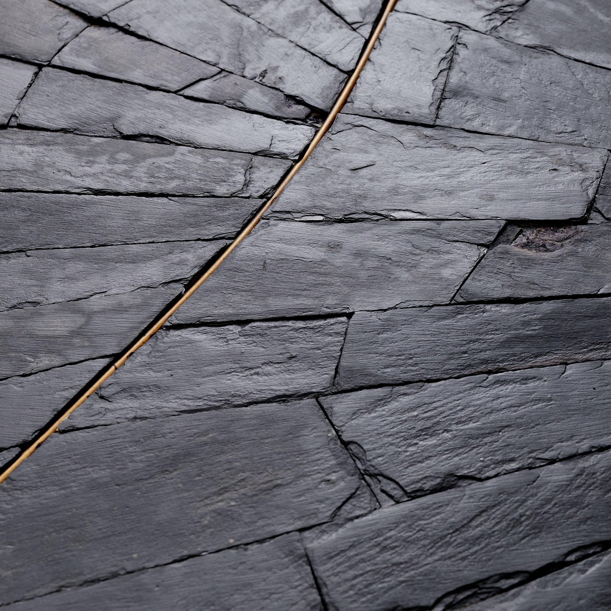 Vintage French Slate + Brass Side Table Signed MARLO finales del siglo XX en venta