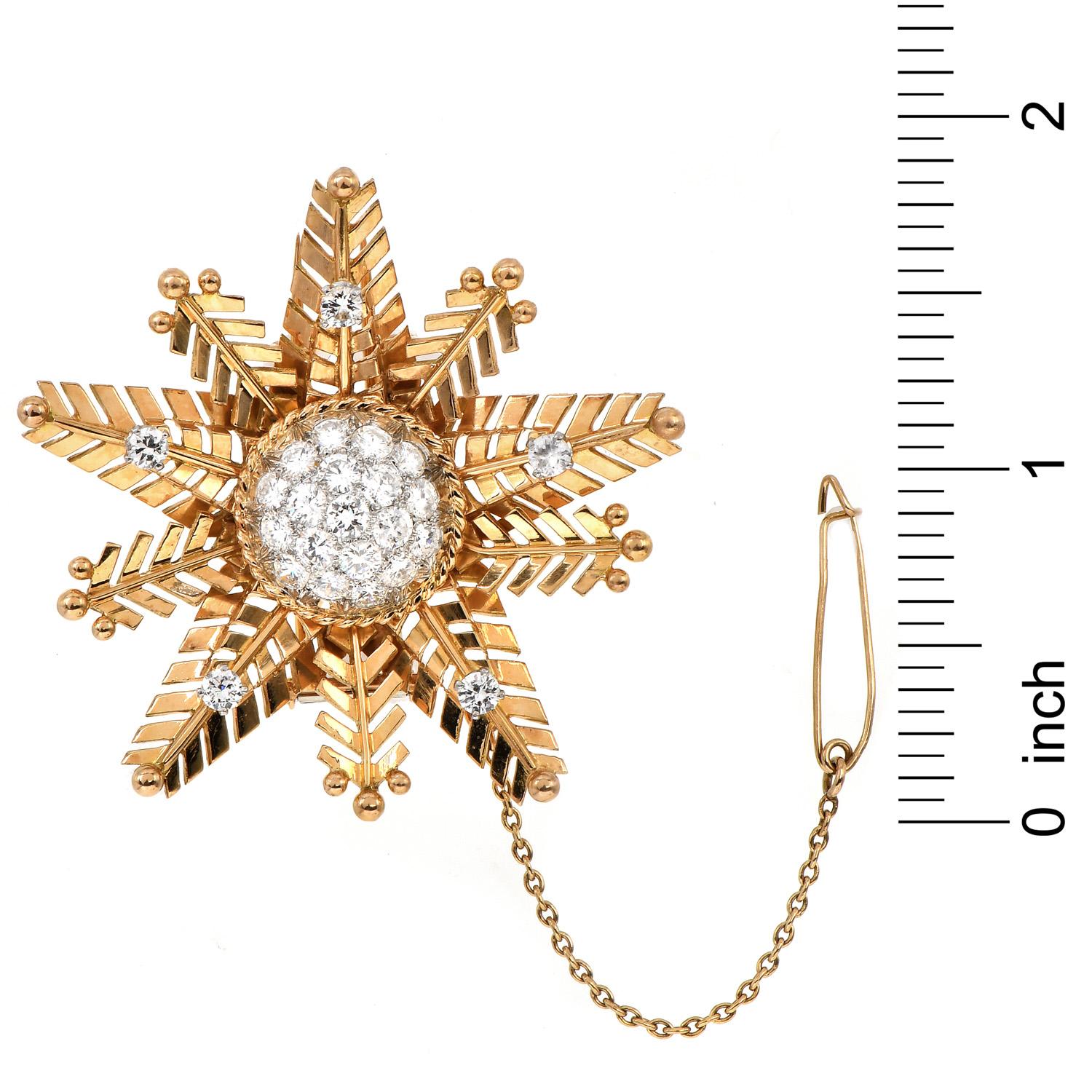 Vintage French Snowflake 18K Rose Gold This exquisite Vintag Cluster Diamond Pin In Excellent Condition For Sale In Miami, FL