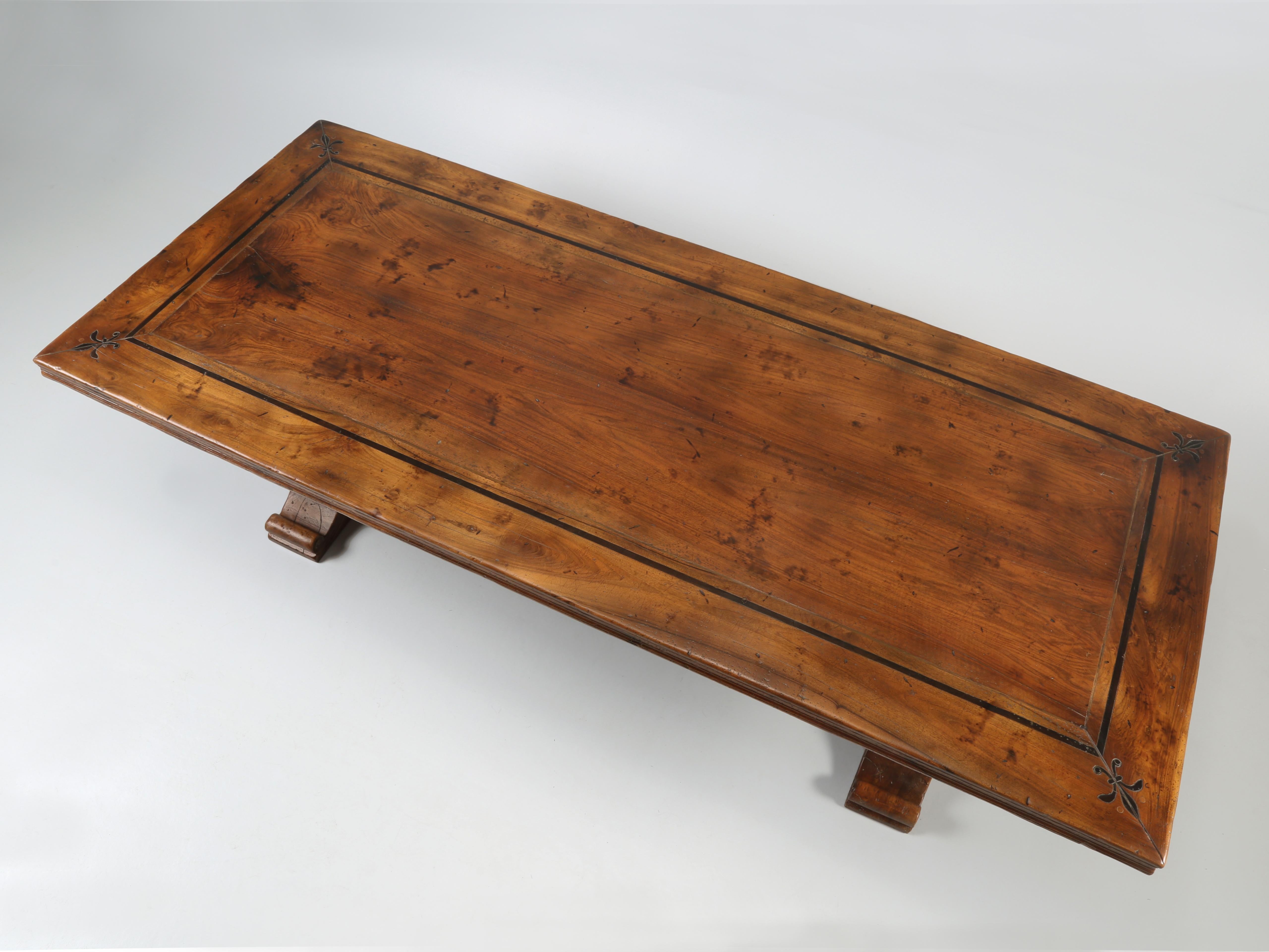 Vintage Country French walnut trestle dining table, manufactured by one of France’s premier furniture makers, Quinta. Located in the City of Perpignan, adjacent to the Mediterranean on the southwest coast, Quinta had established itself as one of the