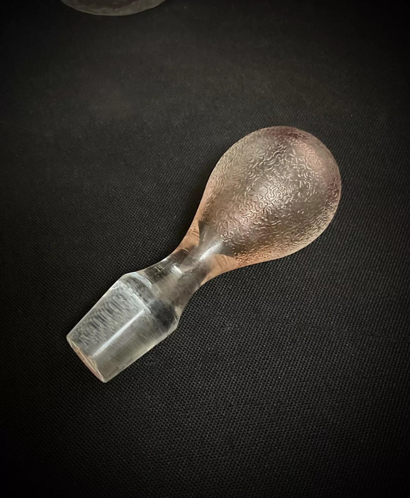 Vintage French Spiral Fluted Glass Decanter, 1940s - 2Y578 In Good Condition For Sale In Bordeaux, FR