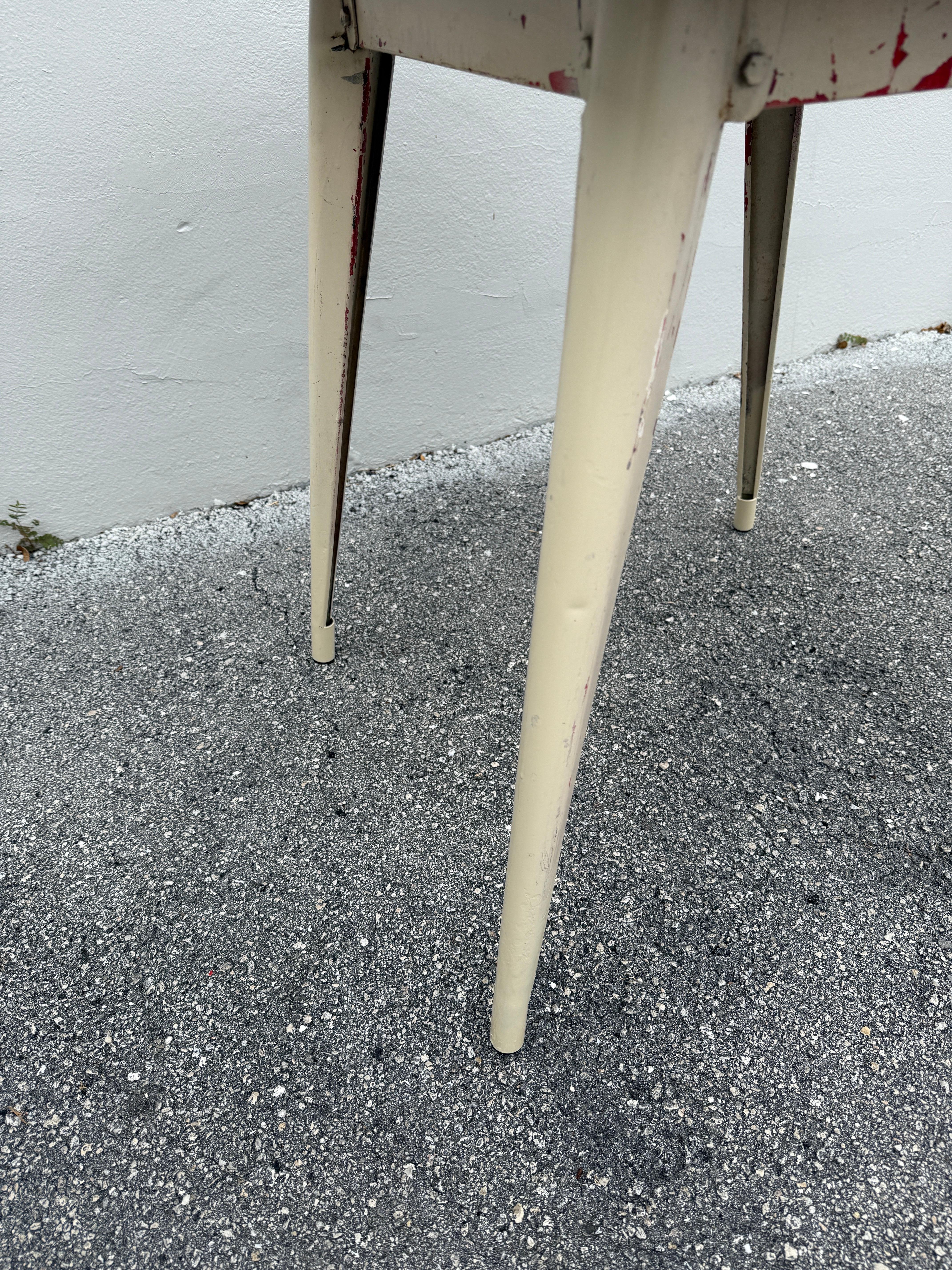 Mid-Century Modern Table de bistrot carrée française vintage Xavier Pauchard en vente