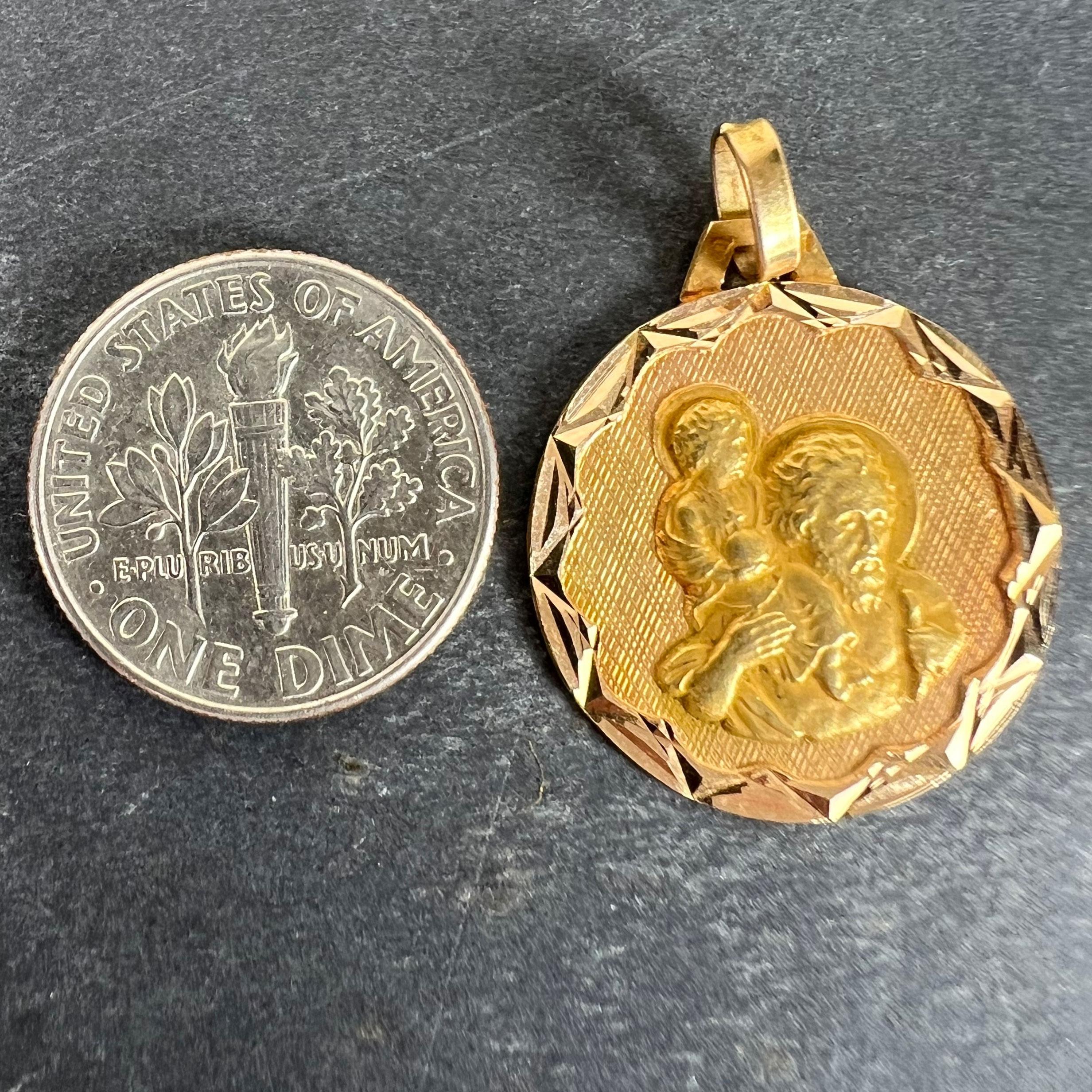 Colgante de oro amarillo de 18 quilates con un amuleto francés vintage de San Cristóbal en venta 6
