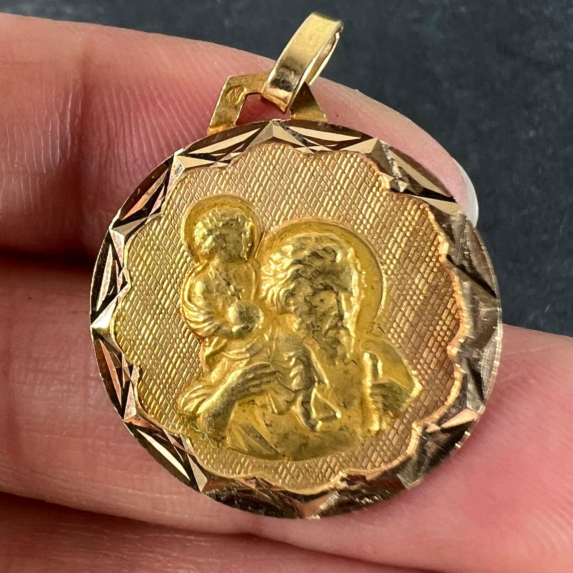 Colgante de oro amarillo de 18 quilates con un amuleto francés vintage de San Cristóbal en venta 1