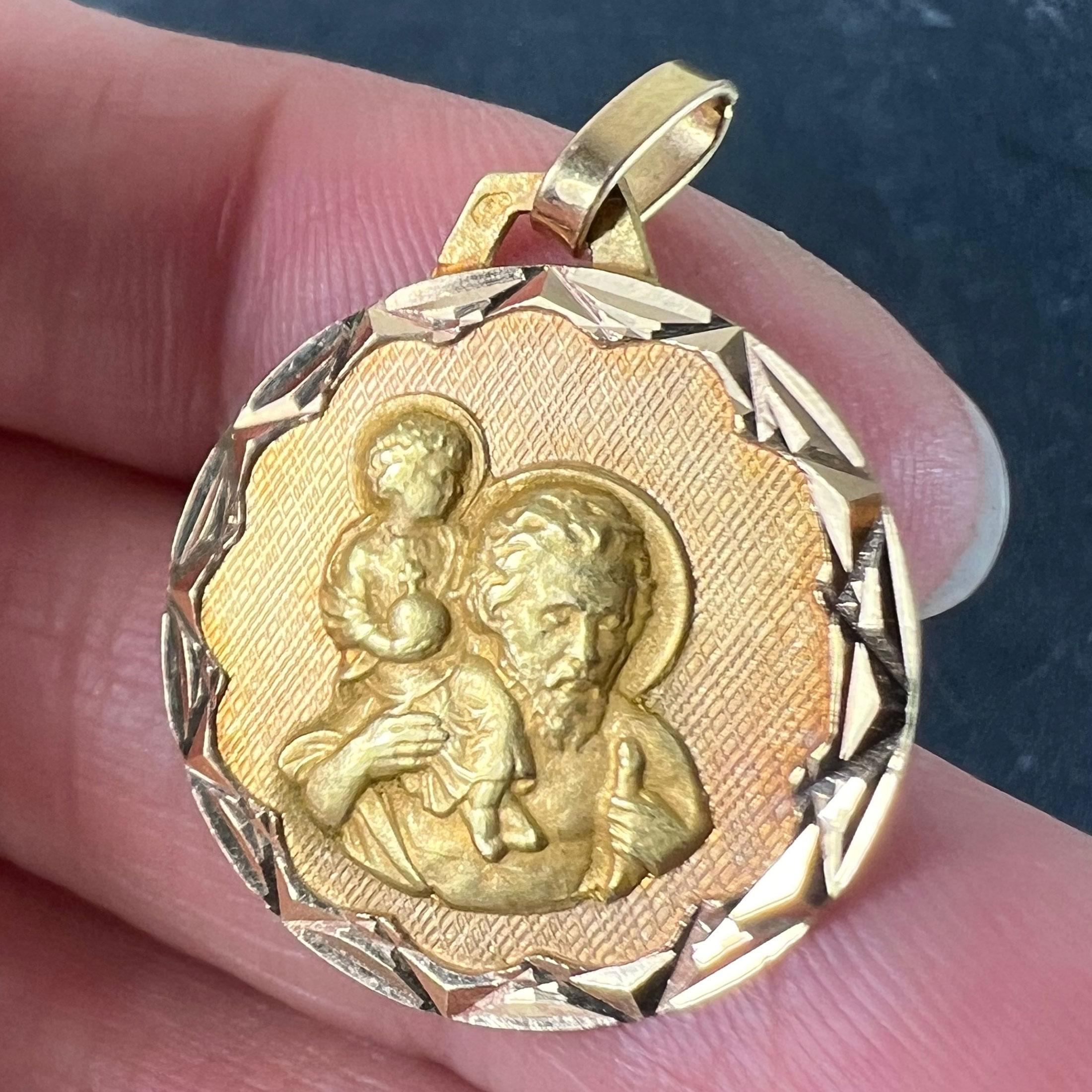 Colgante de oro amarillo de 18 quilates con un amuleto francés vintage de San Cristóbal en venta 2