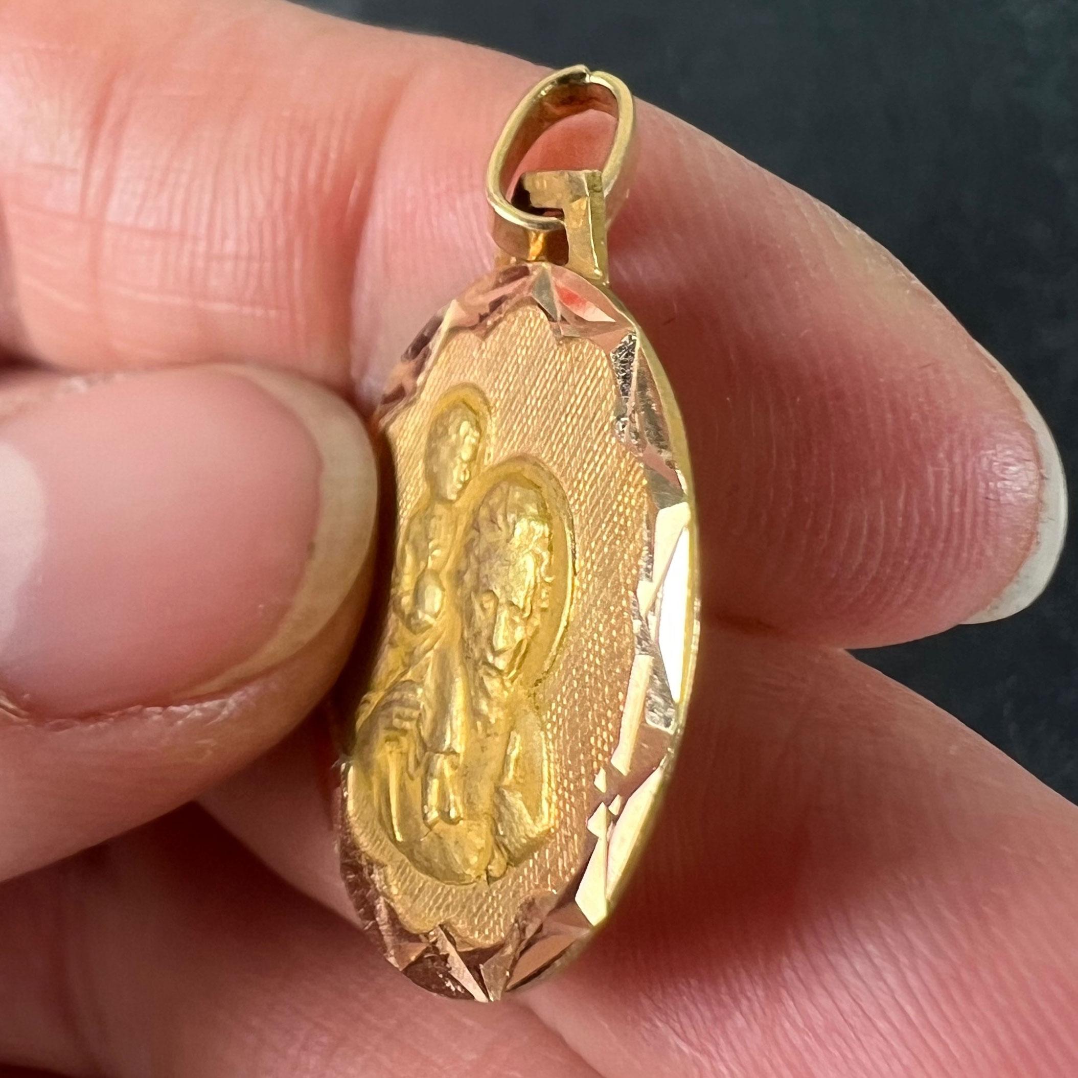 Colgante de oro amarillo de 18 quilates con un amuleto francés vintage de San Cristóbal en venta 3