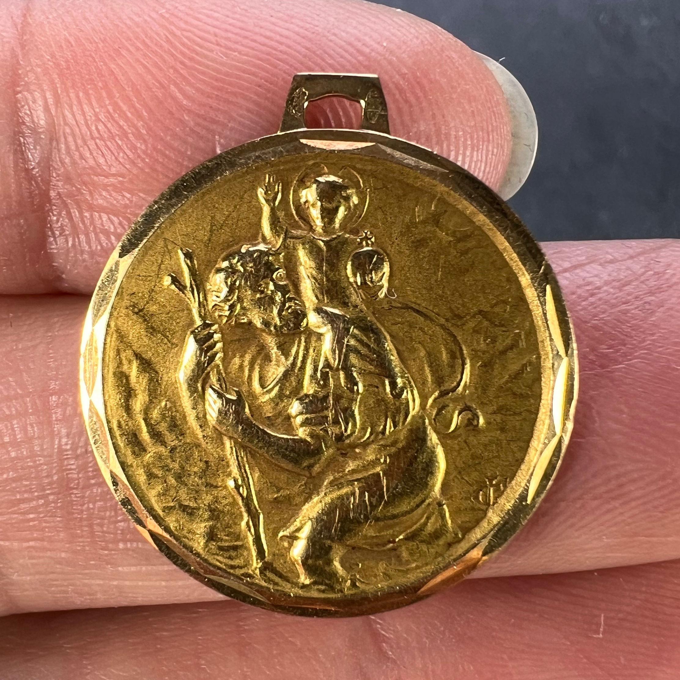 Vintage French St Christopher 18K Yellow Gold Charm Pendant Medal In Good Condition In London, GB