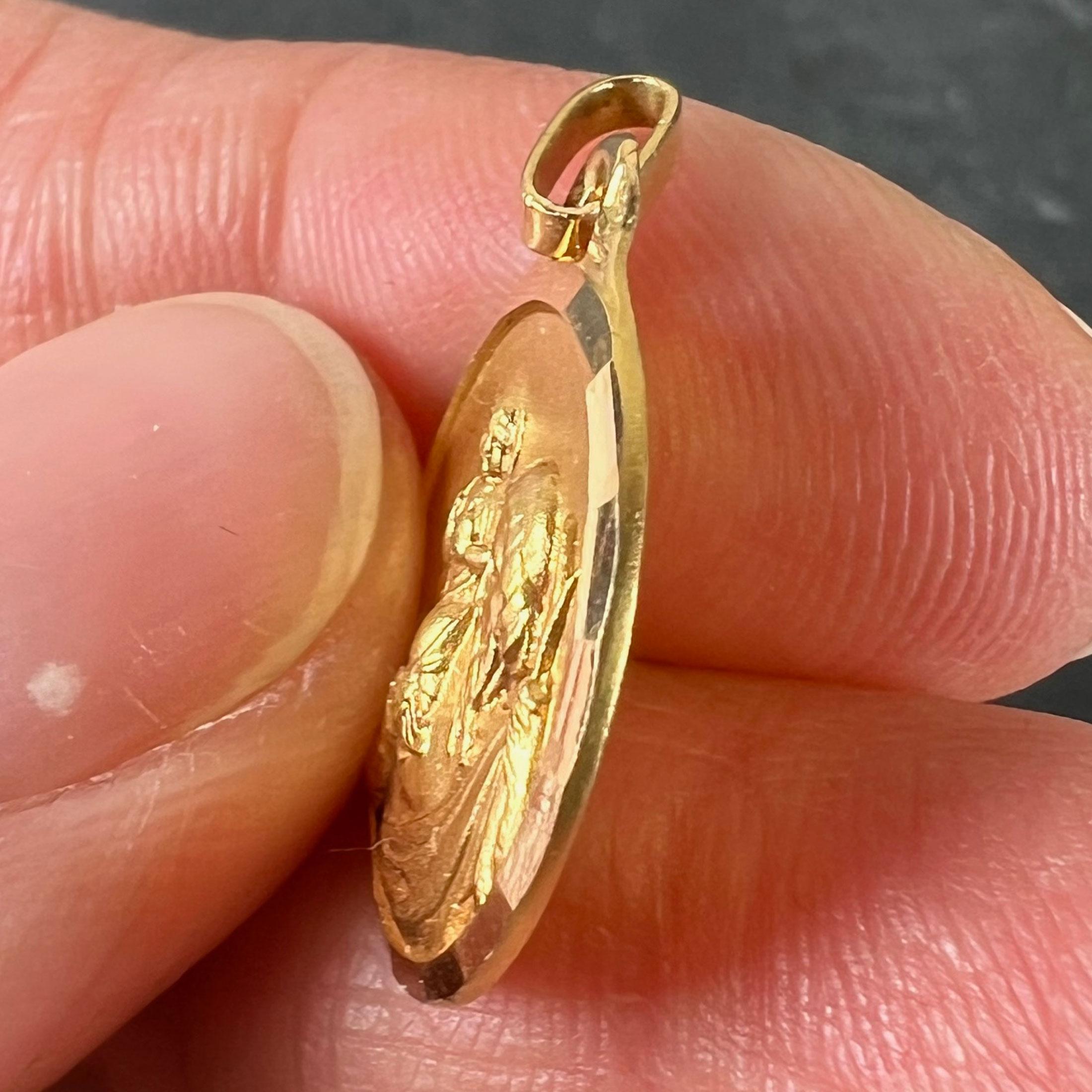 Vintage French St Christopher 18K Yellow Gold Religious Medal Pendant en venta 3