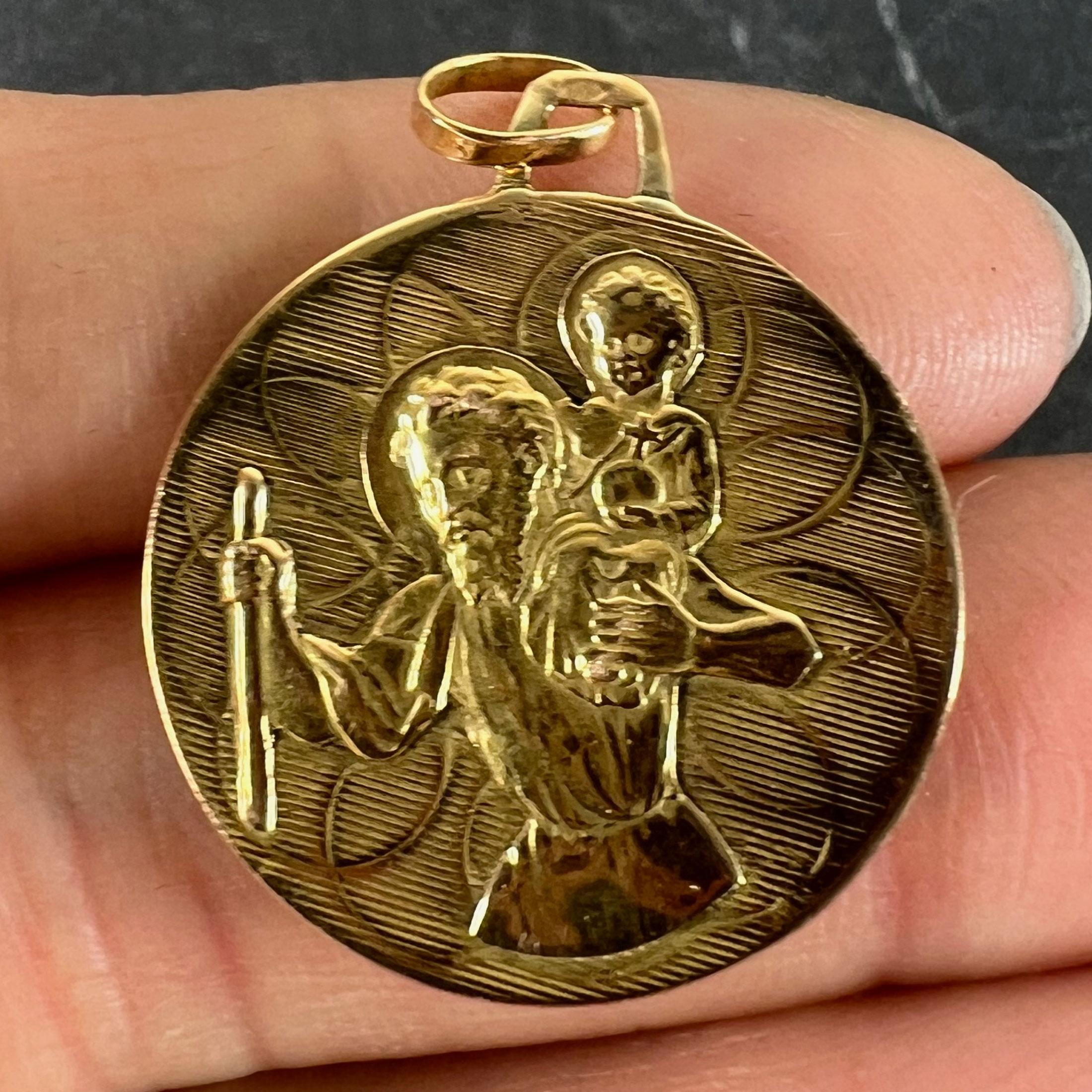 Colgante vintage de medalla francesa de doble cara de San Cristóbal de oro amarillo de 18 quilates en venta 1