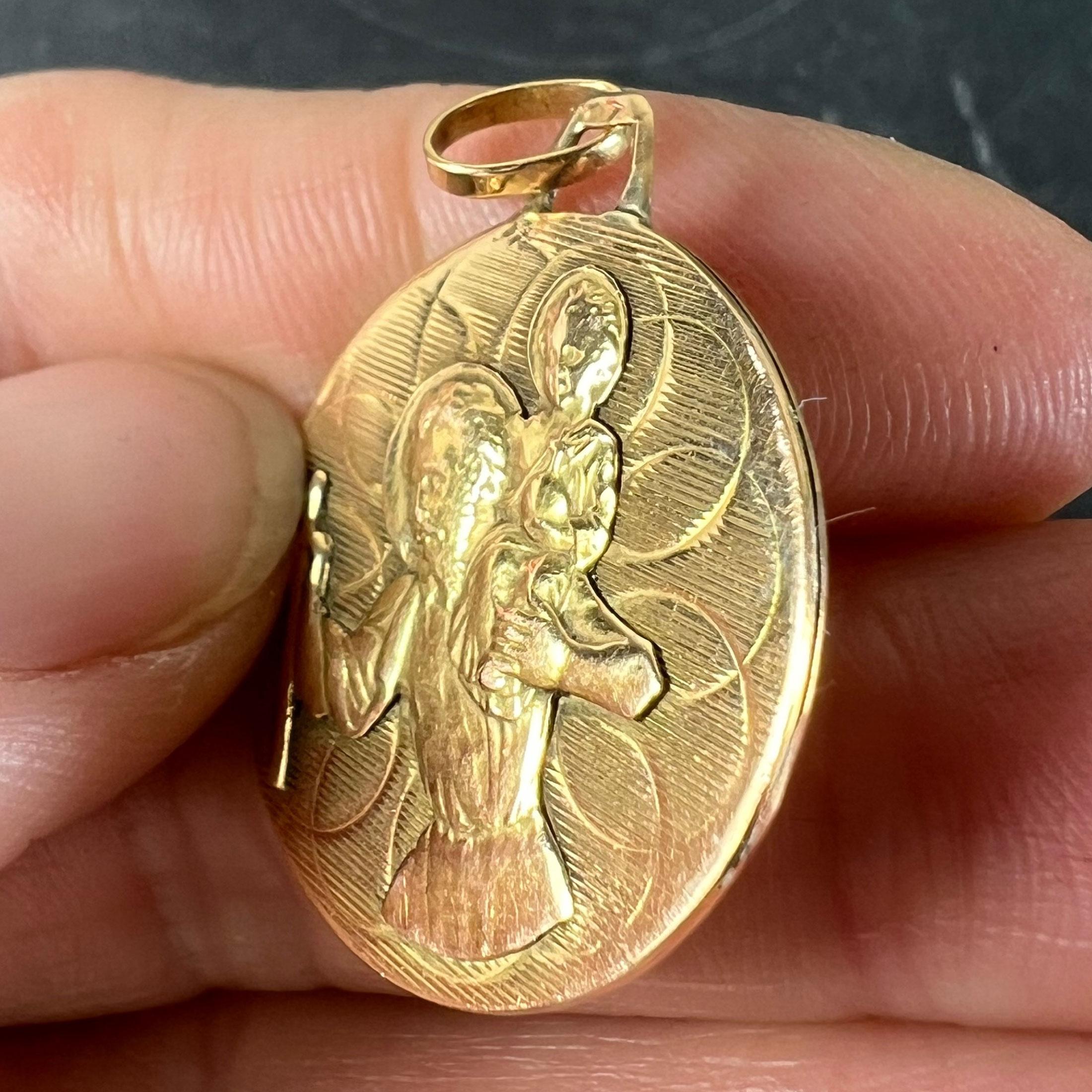 Colgante vintage de medalla francesa de doble cara de San Cristóbal de oro amarillo de 18 quilates en venta 2