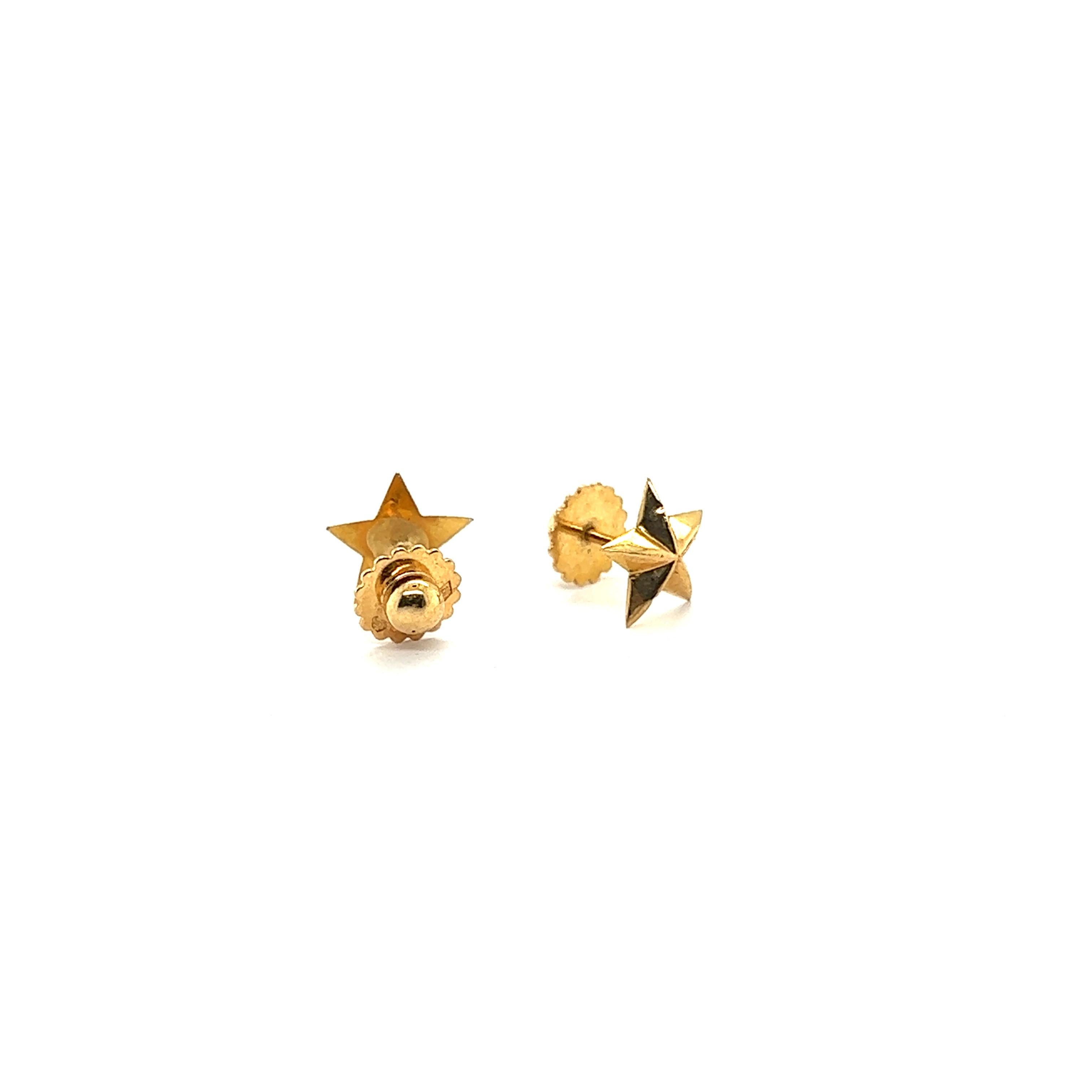 Sternförmige Ohrringe Gelbgold 18 Karat 

Diese wunderschönen, voluminösen Stern-Ohrringe sind ein Muss für Ihre hochwertige Schmucksammlung. Die Ohrringe sind mit Schraubknöpfen versehen, um maximale Sicherheit und einen perfekten Sitz zu