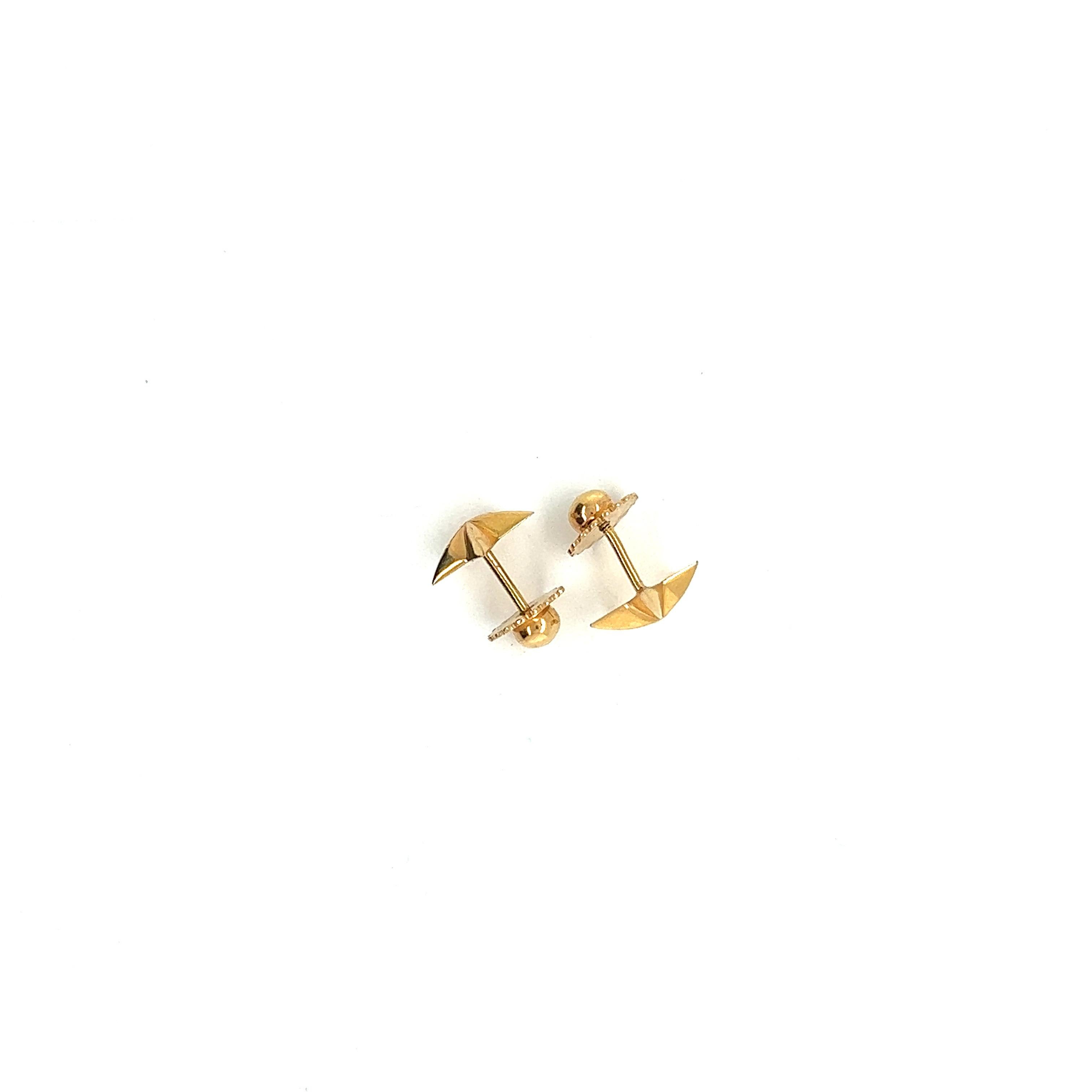 star shaped earrings gold