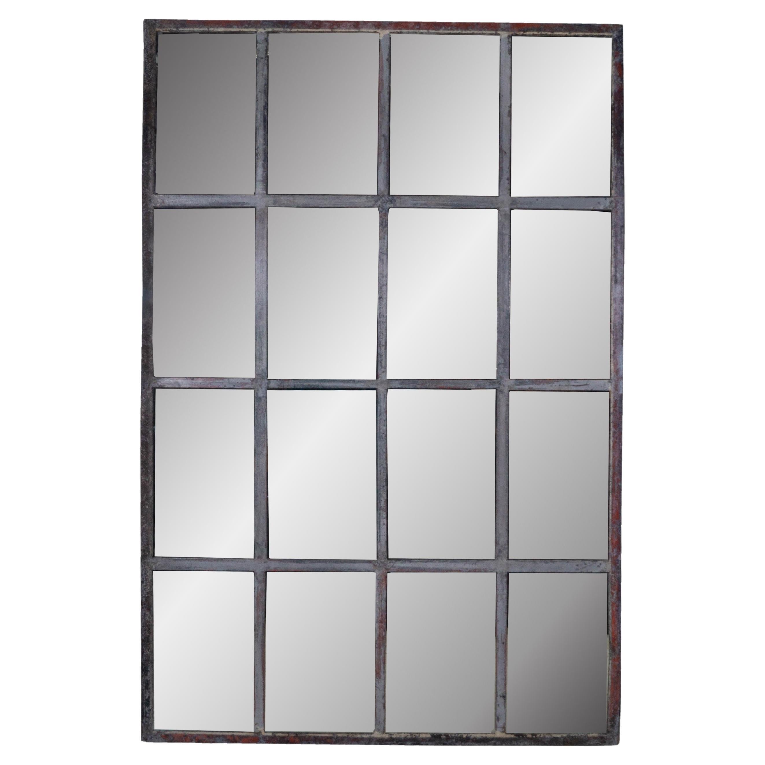 Cadre de fenêtre en acier français vintage comme miroir avec patine de peinture d'origine en vente