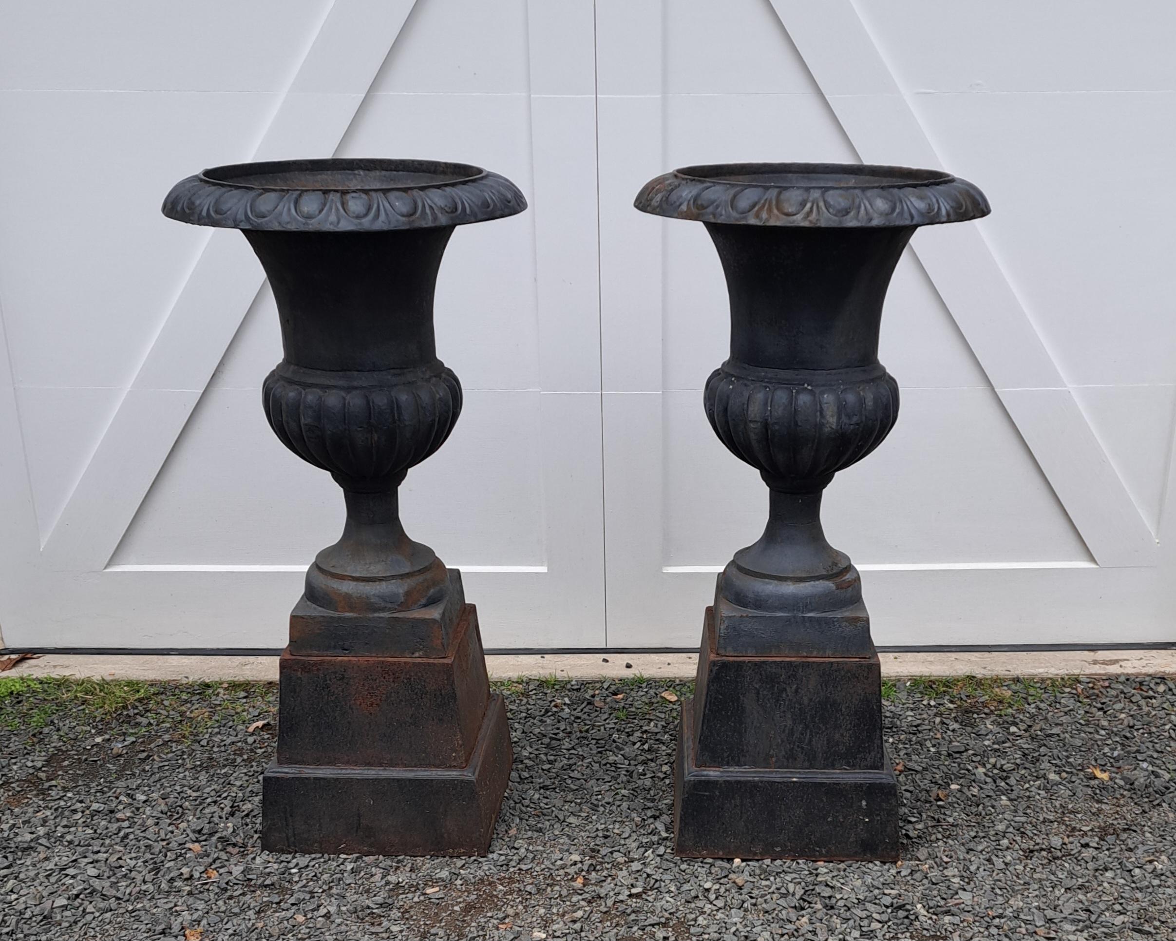 Calco Urne in ghisa 2 pezzi in stile francese vintage in vendita