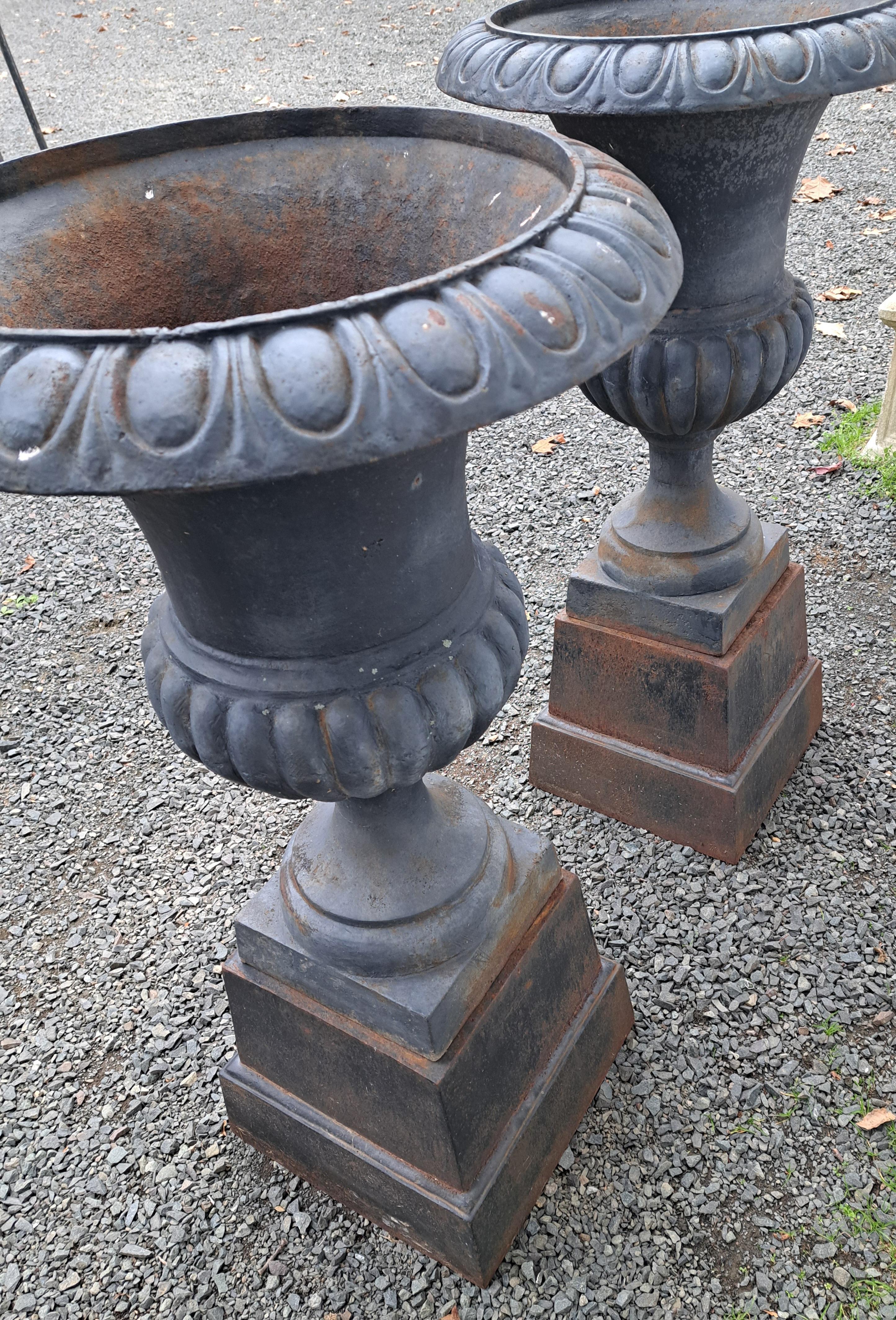 Urne in ghisa 2 pezzi in stile francese vintage in vendita 1