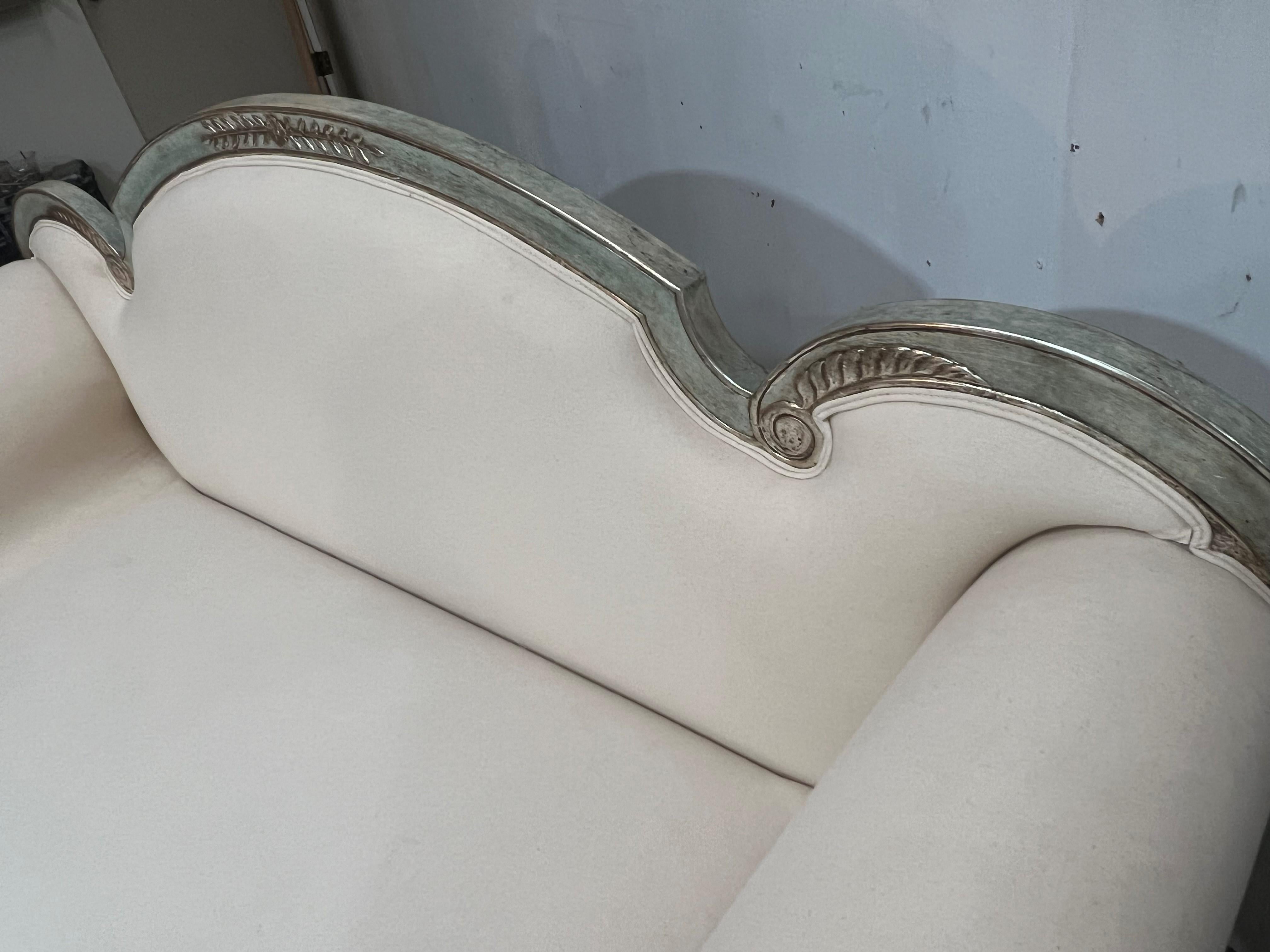 Vintage French Style 23 White Karat Gold Finished Settee Upholstered in Muslin In Good Condition For Sale In Los Angeles, CA