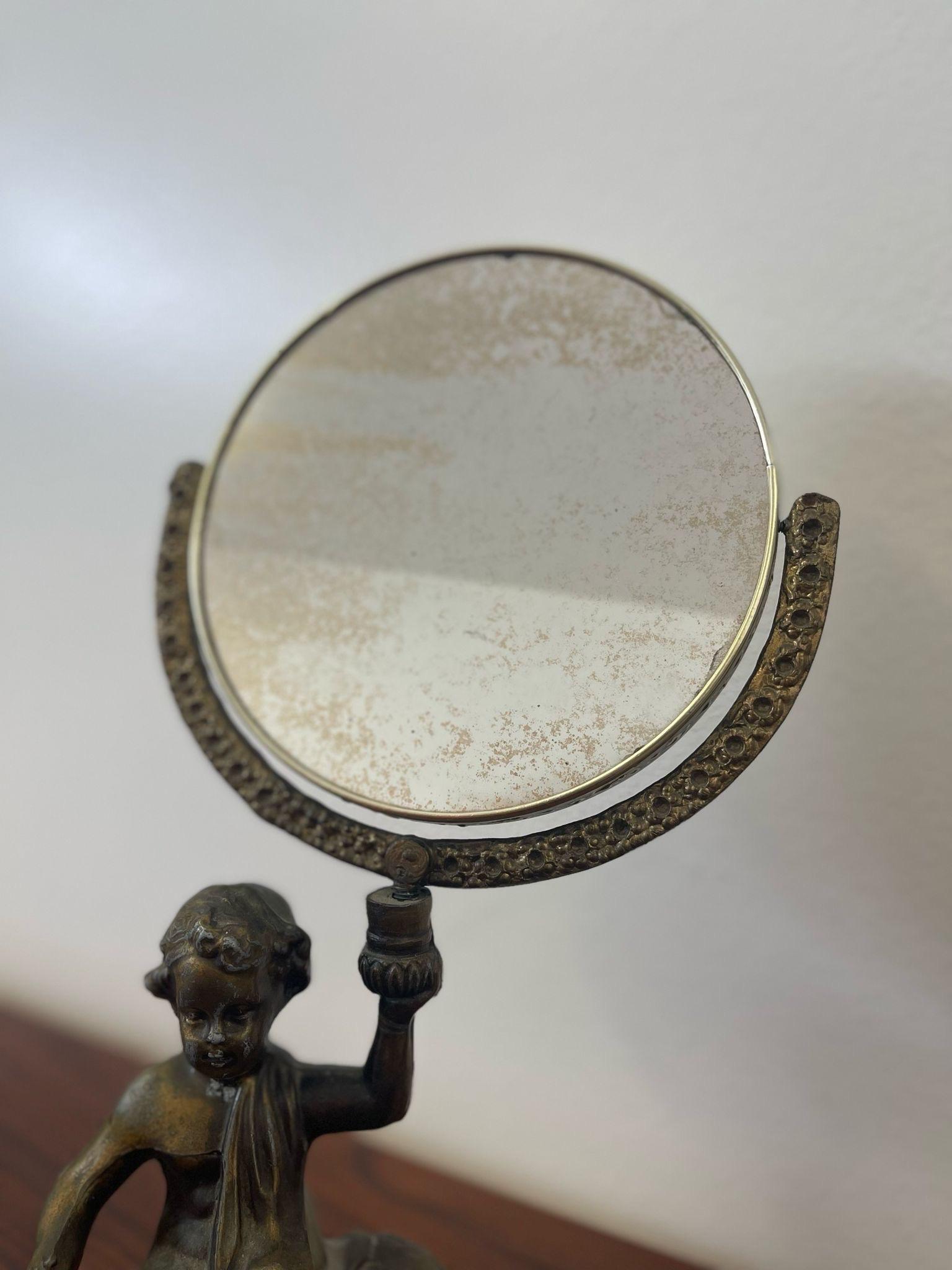 Mid-Century Modern Vintage French Style Double Side Vanity Mirror With Cherub Sculpture Stand. en vente