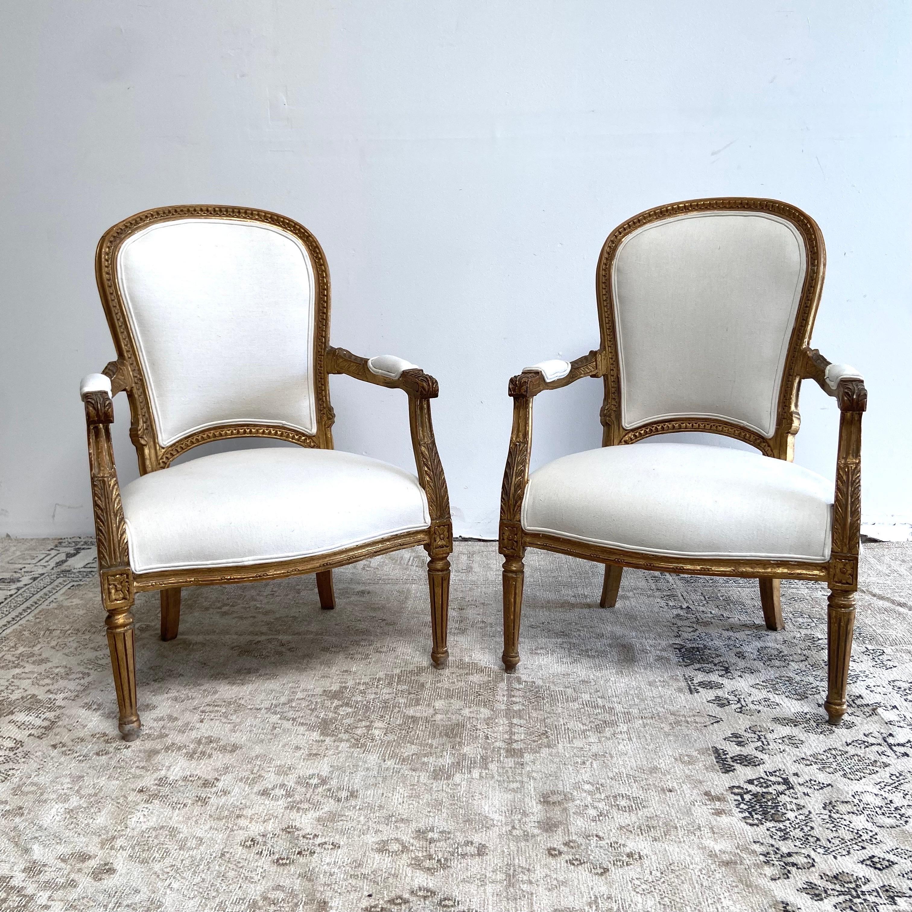 Pair of chairs 
Original finish, with new upholstery in linen with a burlap back.  Sturdy ready for daily use.  Great for accent chairs, vanity chairs, or dining room.
Size: 27”w x 27”d x 39”h
SH: 17”. SD:21”. AH: 25”