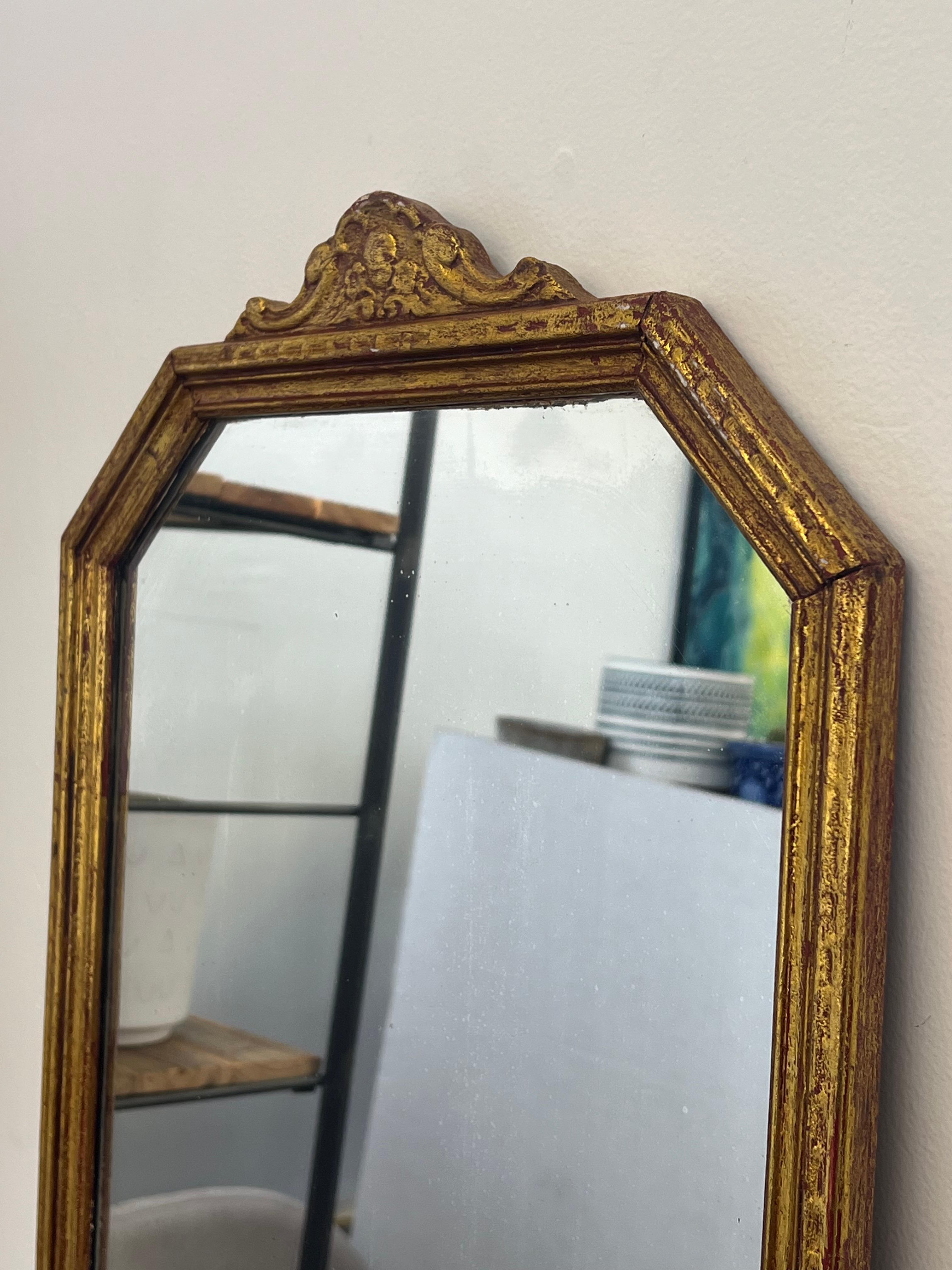 Vintage Französisch Stil Spiegel in Gold-Ton mit floralen Motiv. (Ende des 20. Jahrhunderts) im Angebot