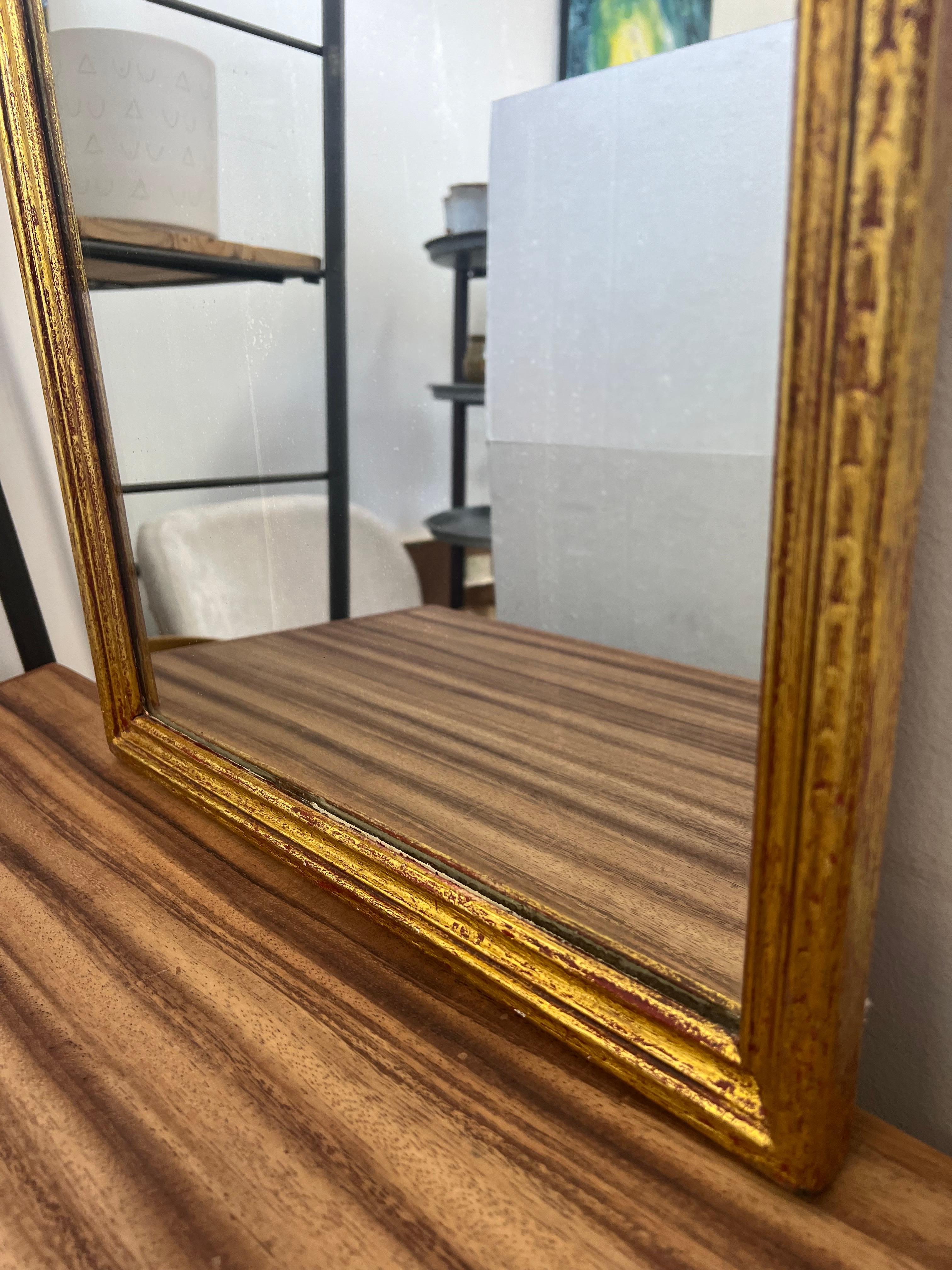 Vintage Französisch Stil Spiegel in Gold-Ton mit floralen Motiv. (Glas) im Angebot