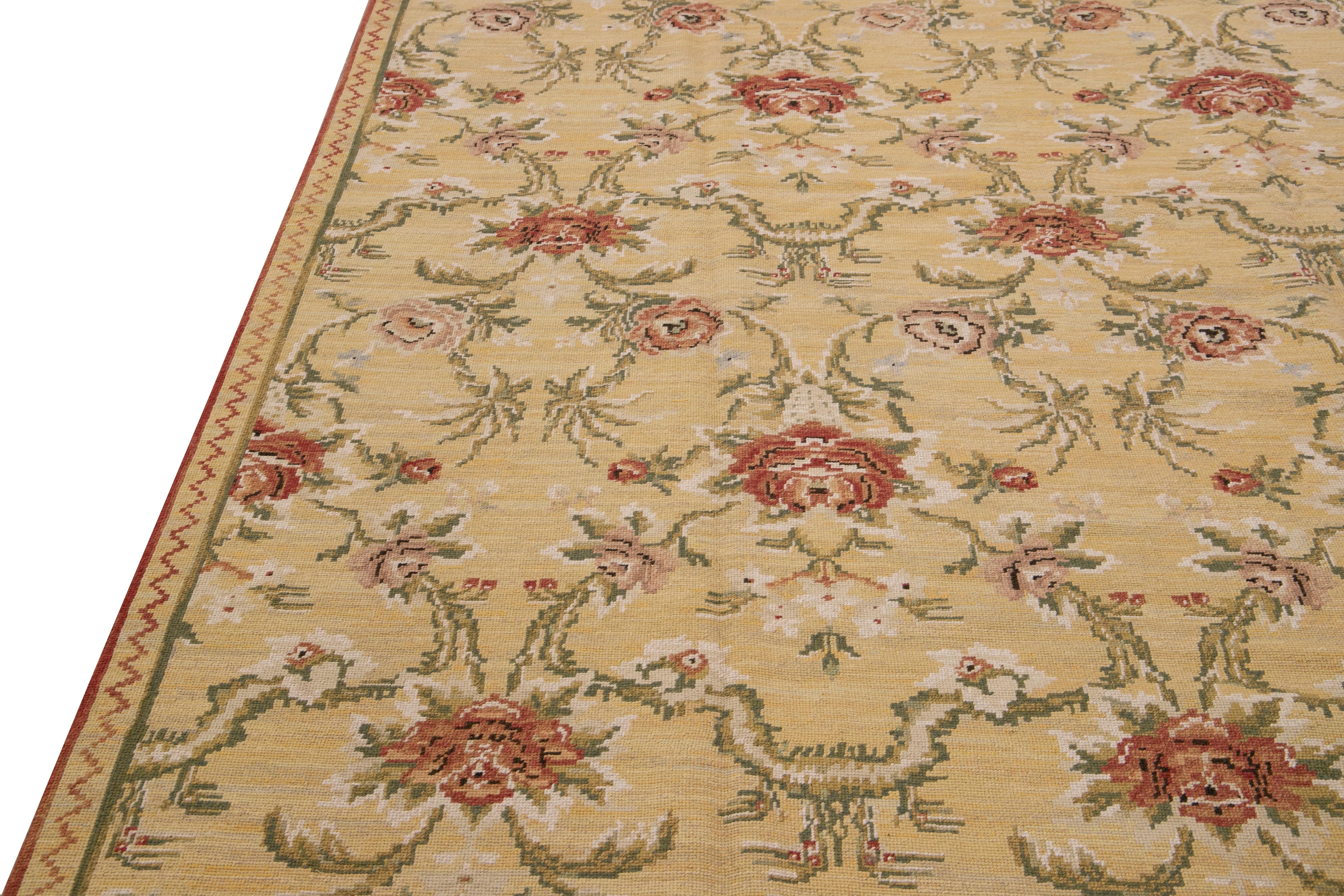 Laine Tapis vintage en laine beige à motifs floraux à l'aiguille de style français en vente