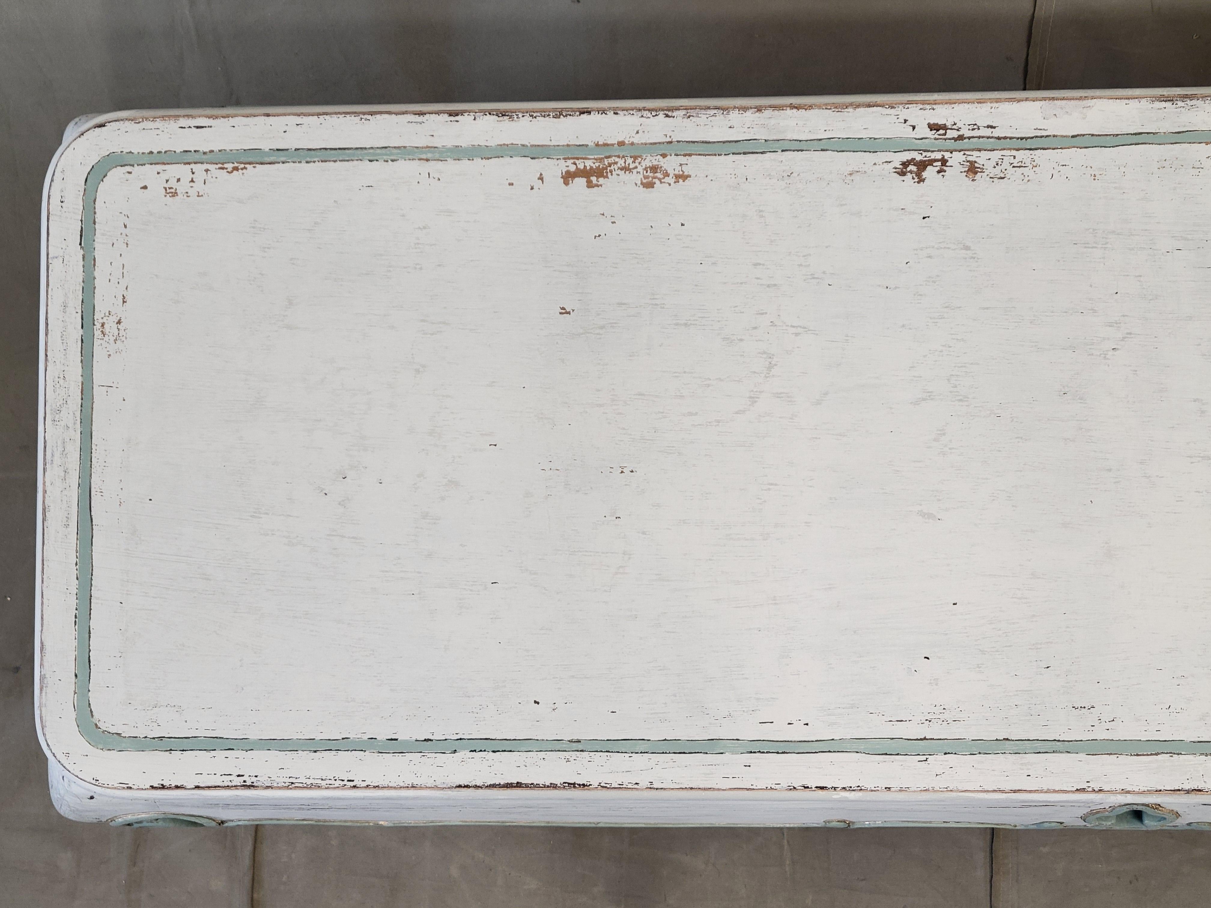 Mesa consola cabriole pintada estilo francés vintage en venta 3