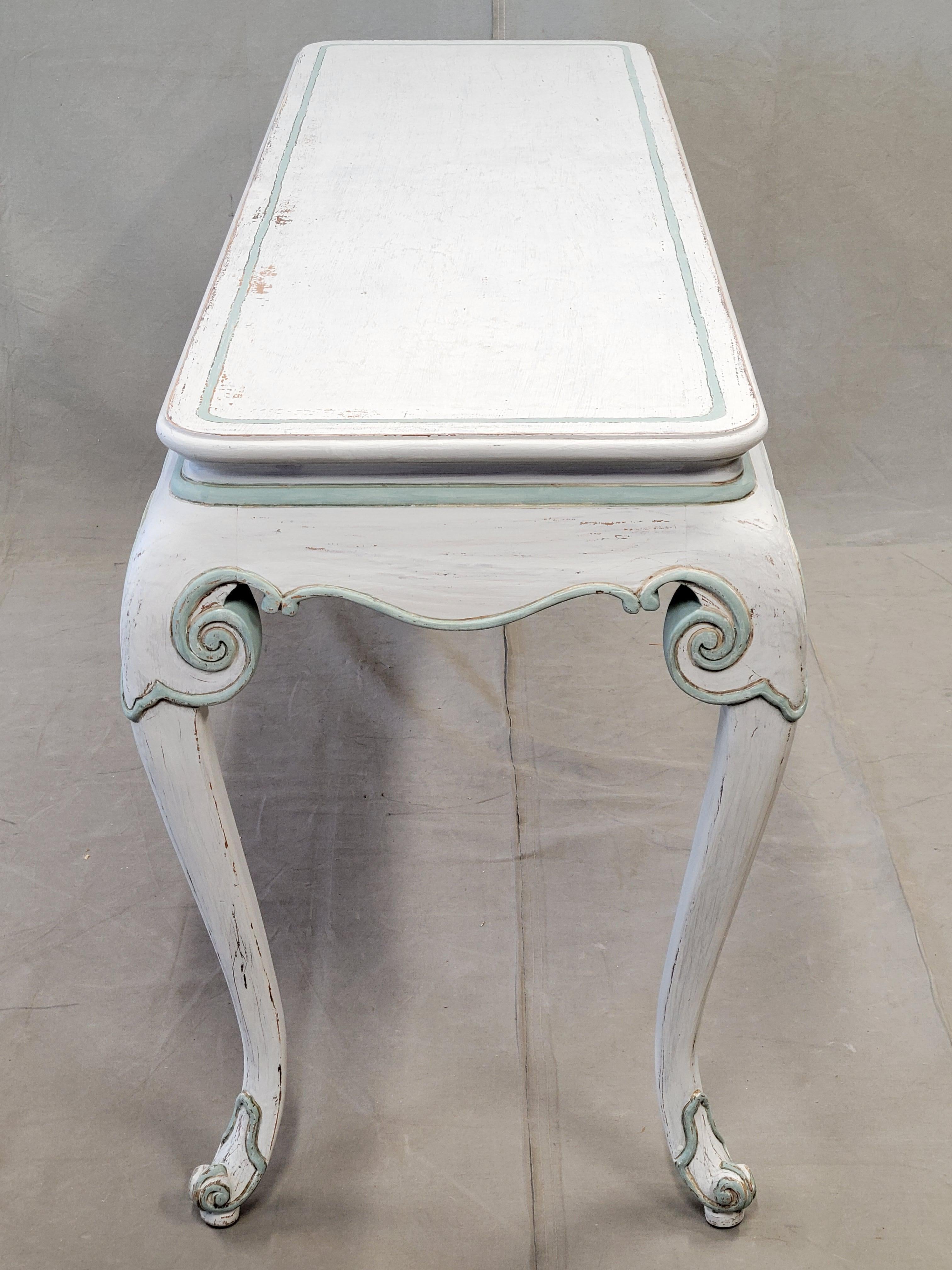 Mesa consola cabriole pintada estilo francés vintage en venta 4