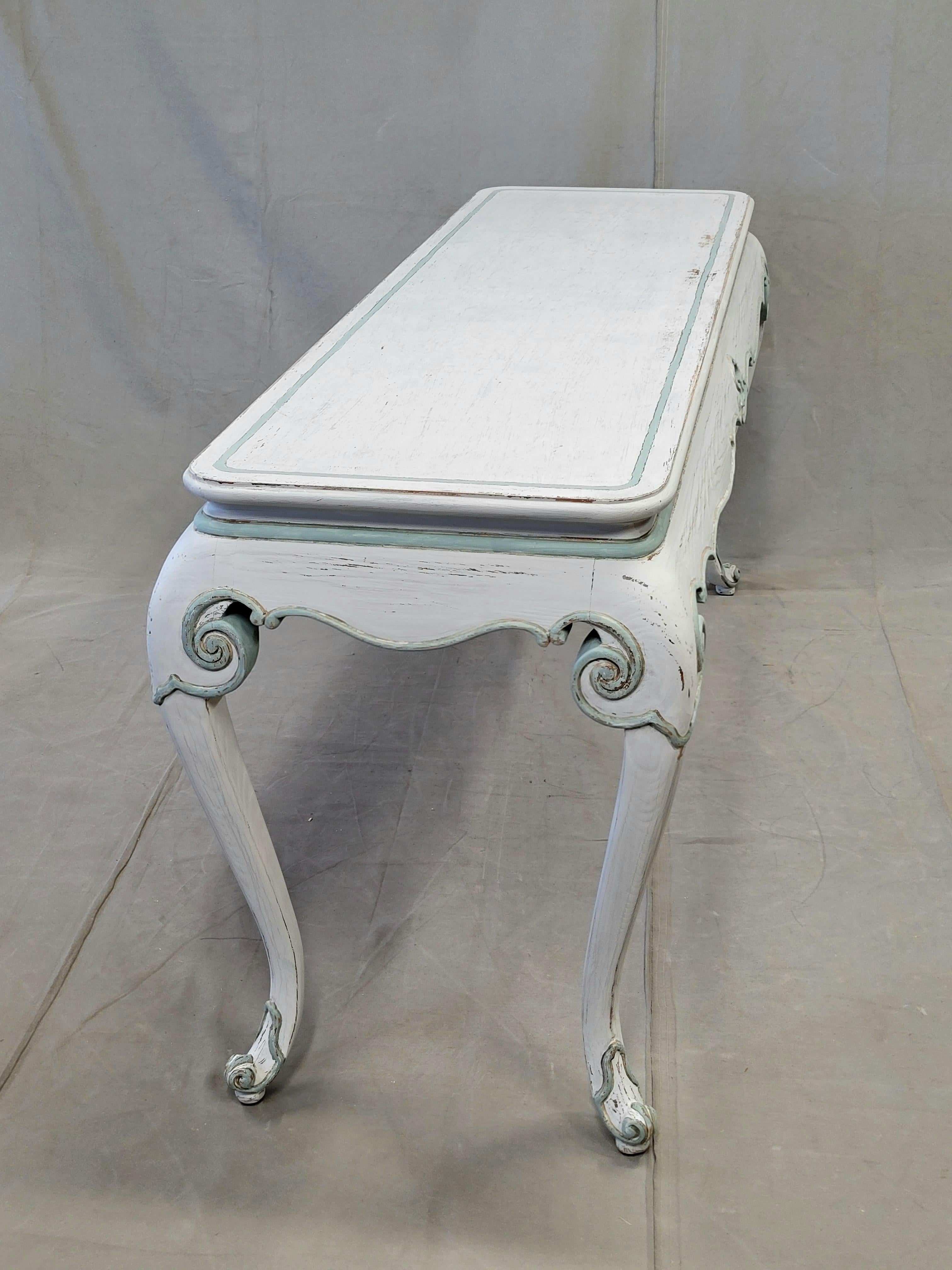 Mesa consola cabriole pintada estilo francés vintage en venta 5