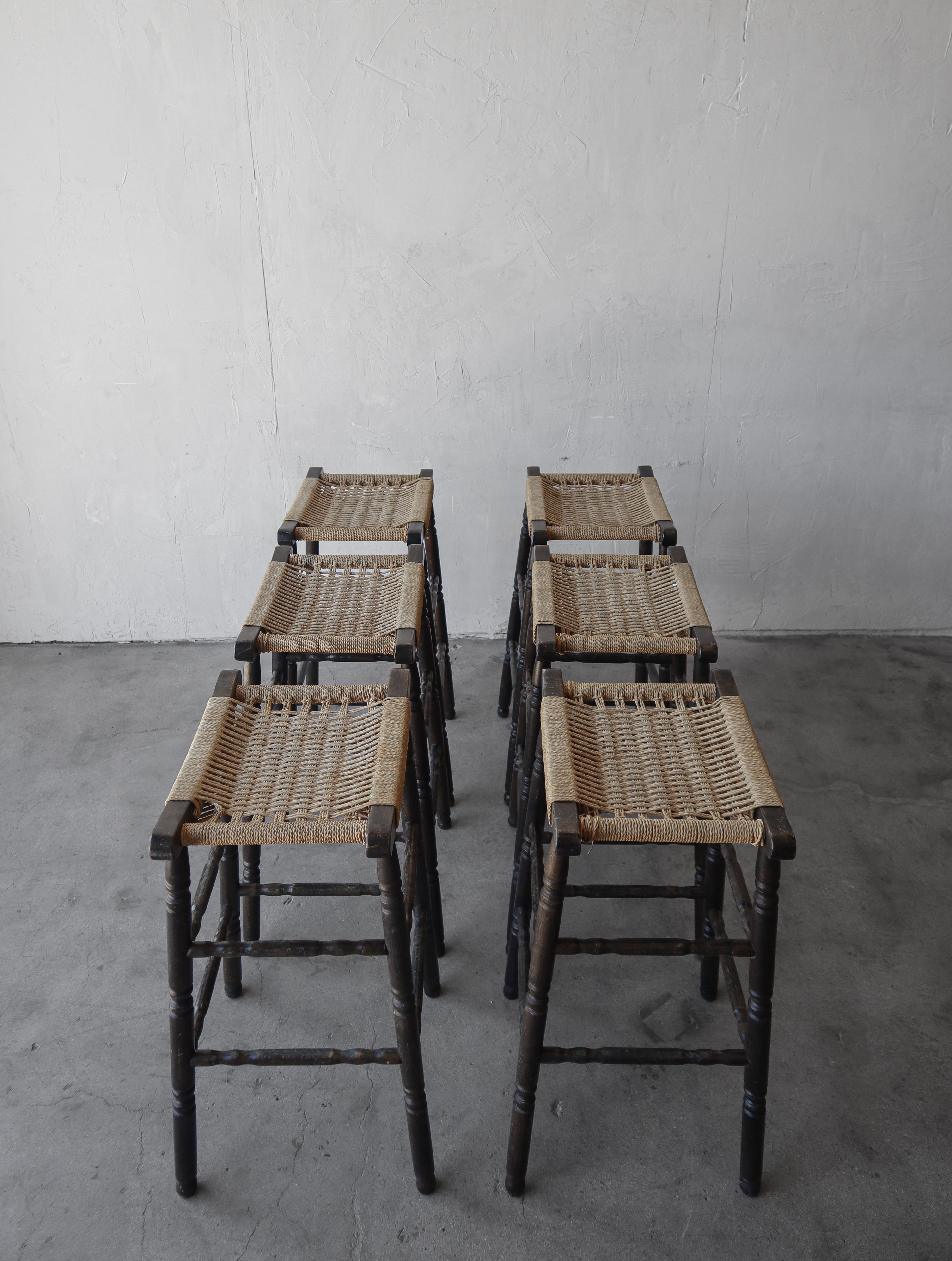 Minimaliste Tabourets de bar de style français en jonc - Lot de 6 en vente