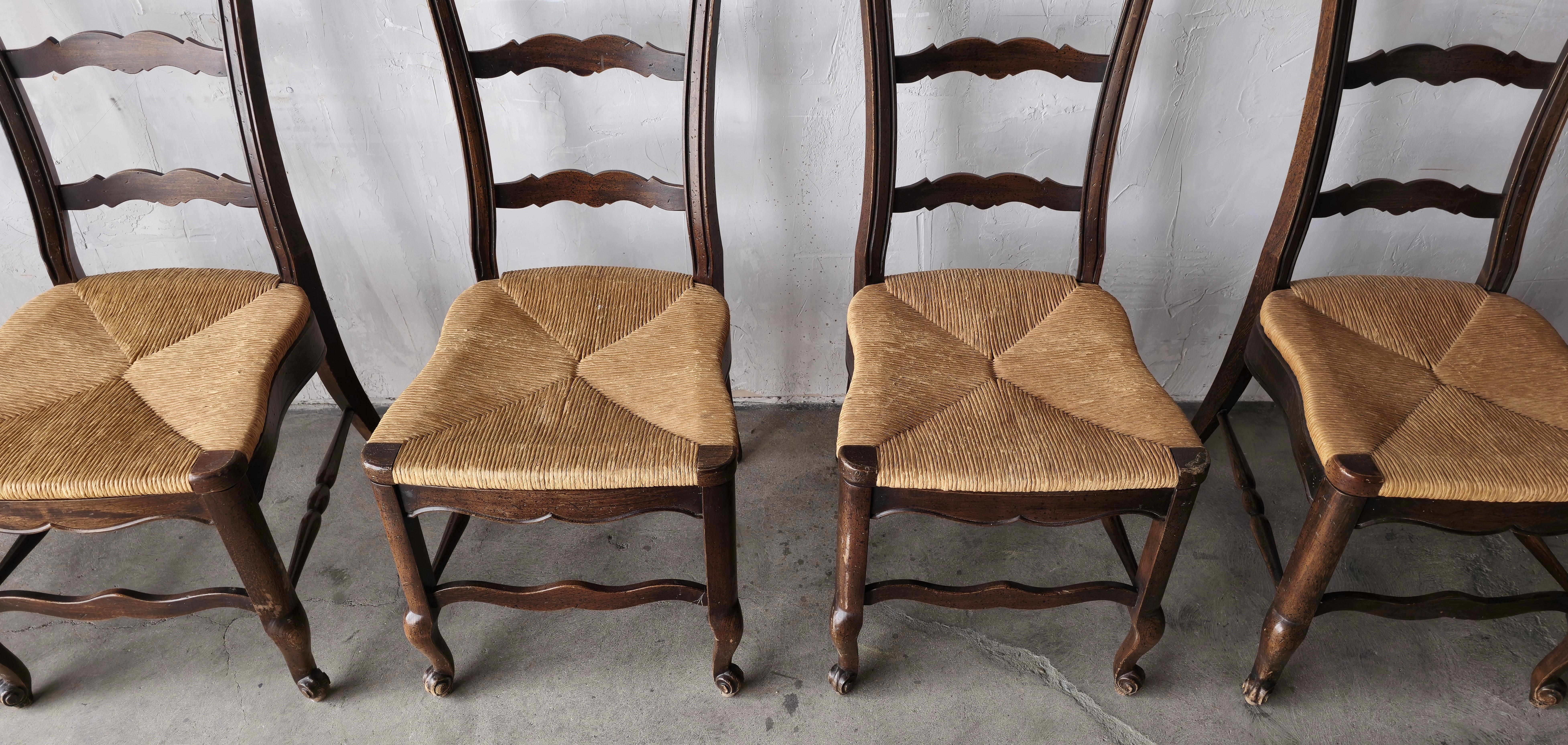 Giunco Sedie da pranzo in stile francese vintage con sedile in giunco - Set di 8 sedie in vendita