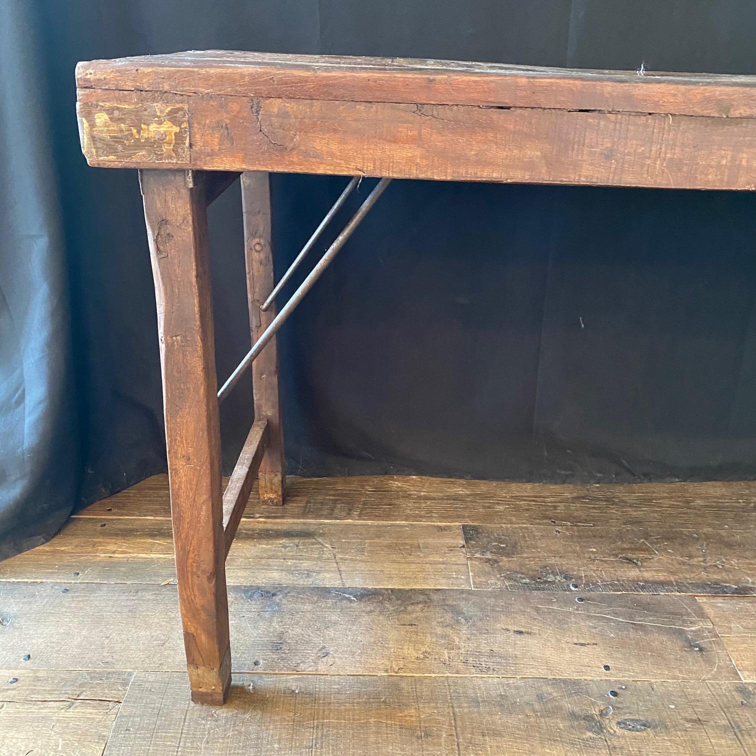 Table de travail ou de salle à manger de style français vintage rustique en bois et fer en vente 3