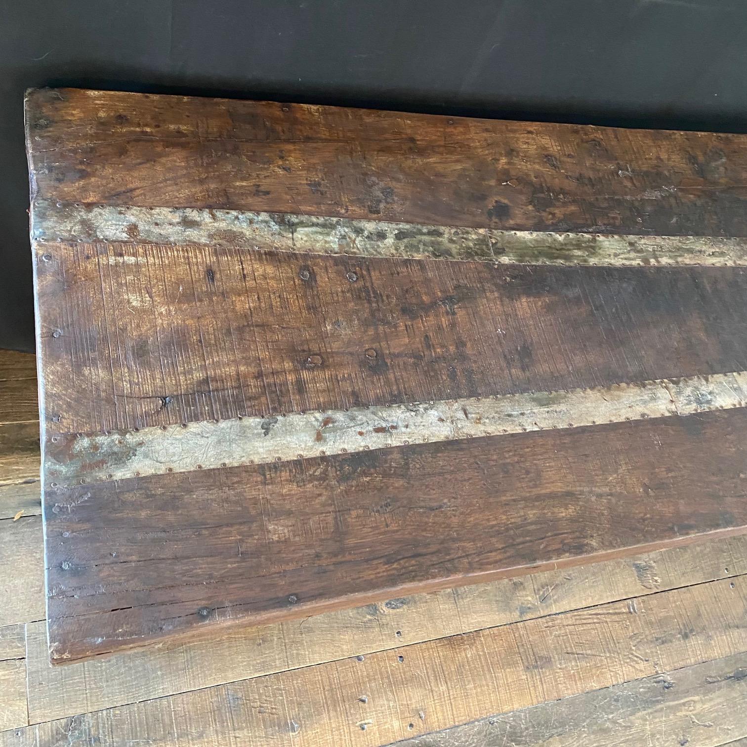 Table de travail ou de salle à manger de style français vintage rustique en bois et fer en vente 5