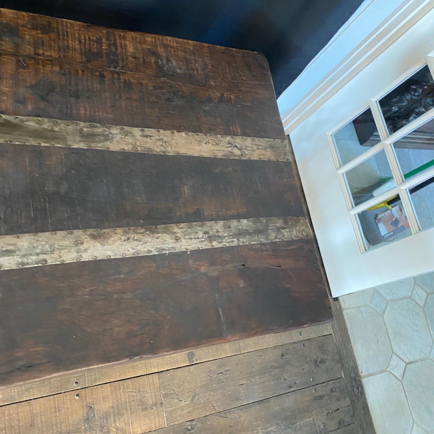 Table de travail ou de salle à manger de style français vintage rustique en bois et fer en vente 2