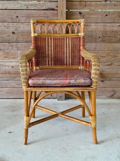 Fauteuil vintage en rotin et osier de style français avec coussin Paisley