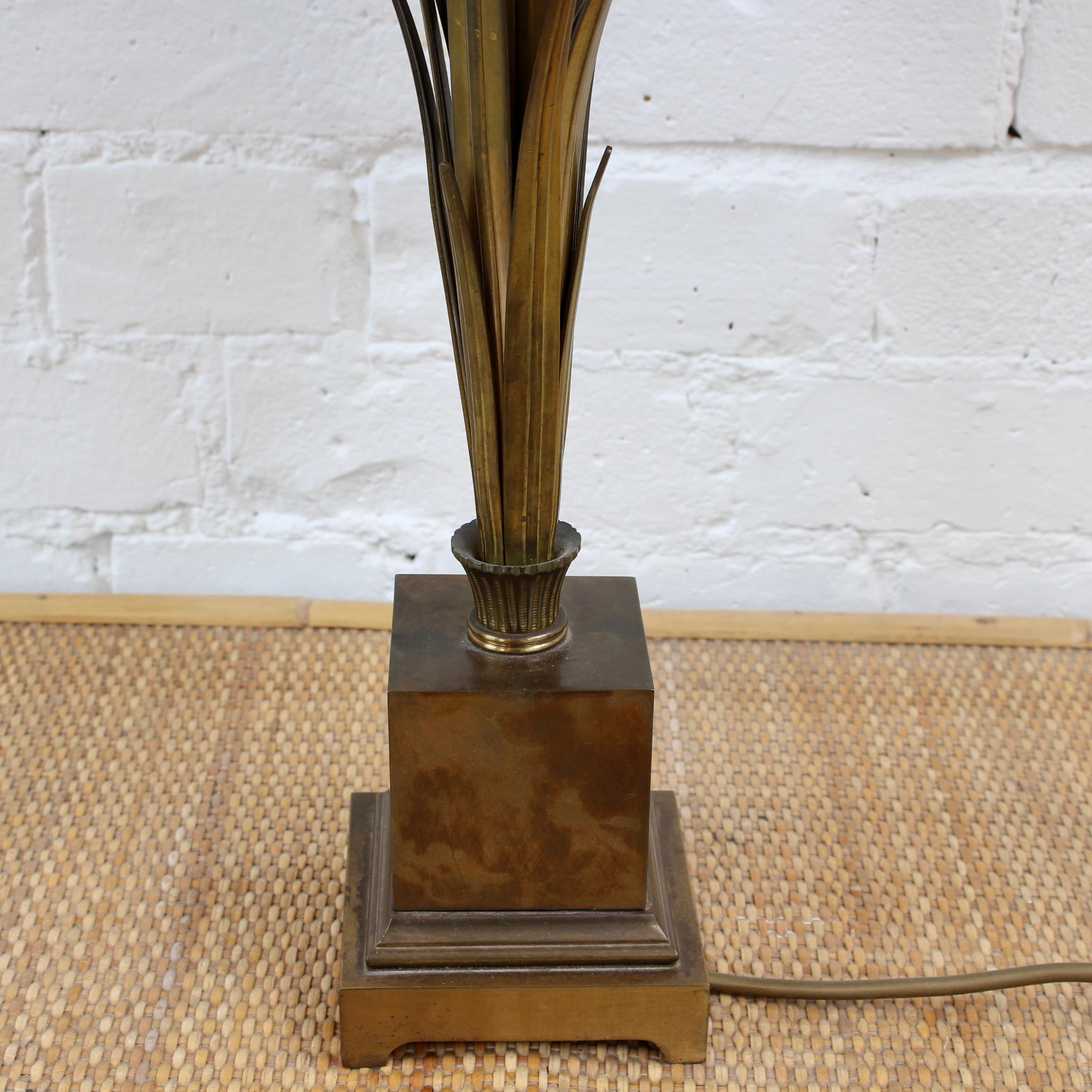 Laiton Lampe à poser vintage française inspirée par la Nature Attribuée à la Maison Charles en vente