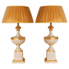 Lampade da tavolo francesi vintage in ceramica bianca e oro anni '70 Lampade a vaso Neoclassiche