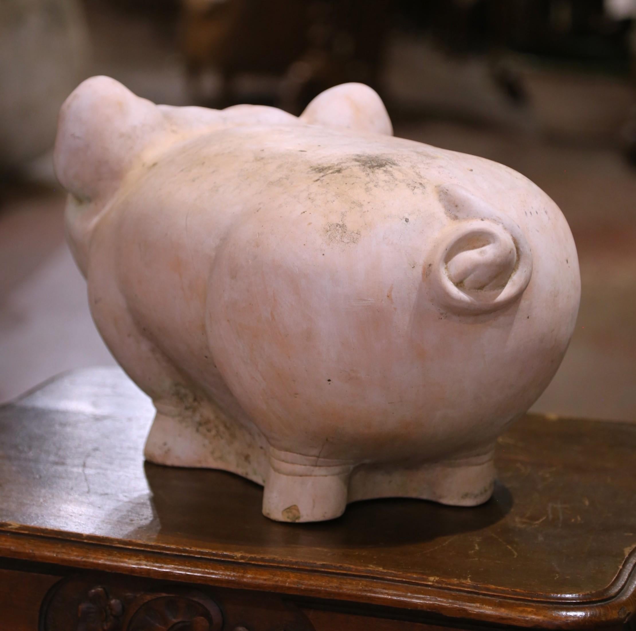 Fatto a mano Salvadanaio francese d'epoca in terracotta con finitura anticata, 20° secolo in vendita