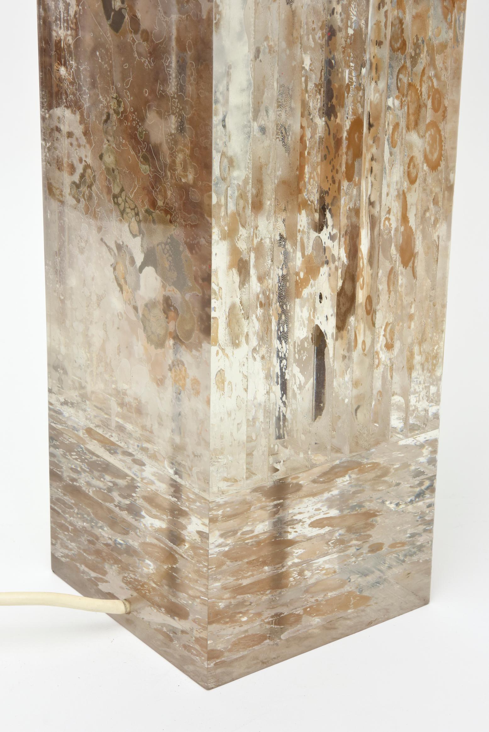 Lámpara de columna vintage Romeo Paris de cobre y lucita incrustada en pan de oro, francesa Cobre en venta