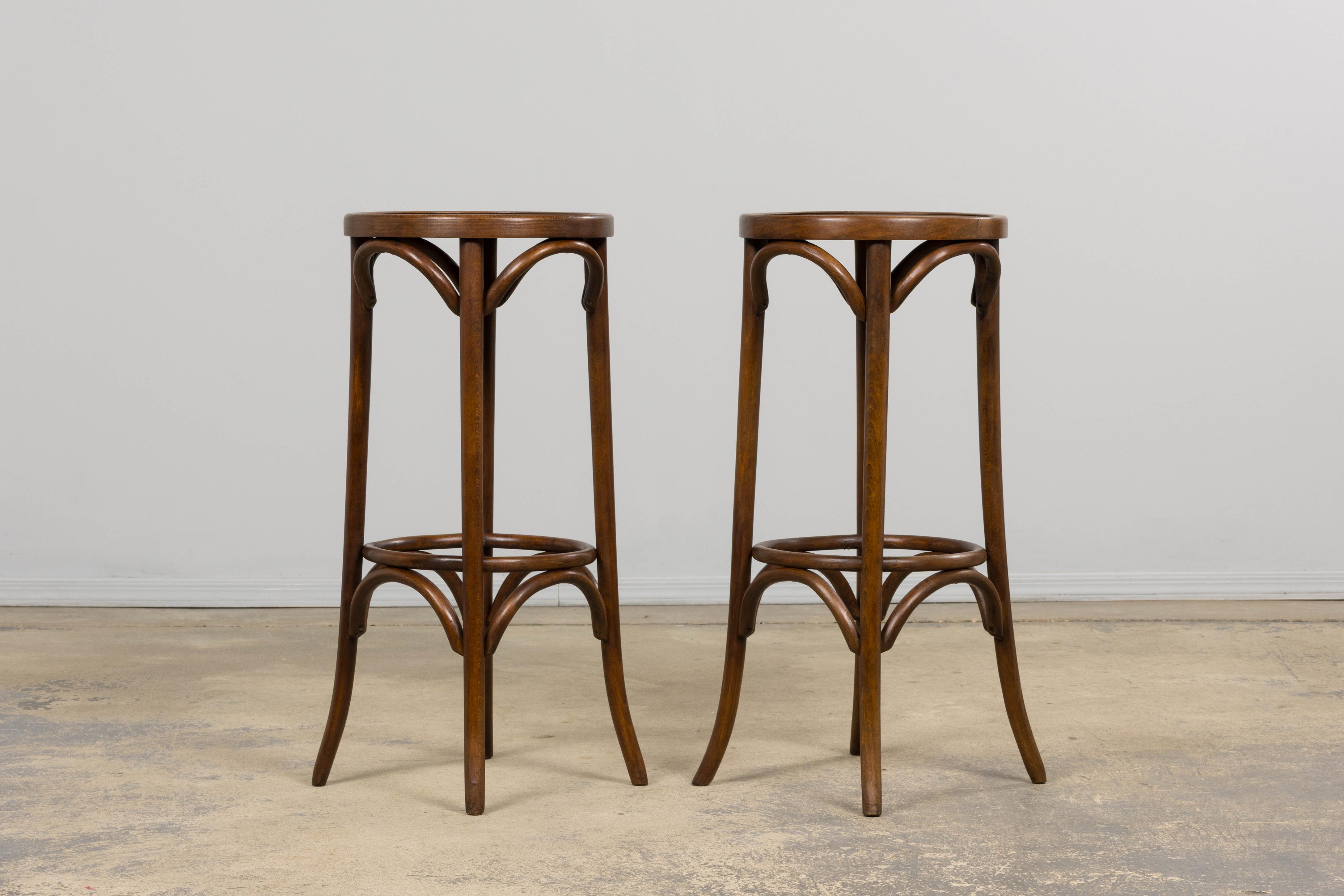 Set di 6 sgabelli da bar francesi Thonet in bengala d'epoca in vendita 2