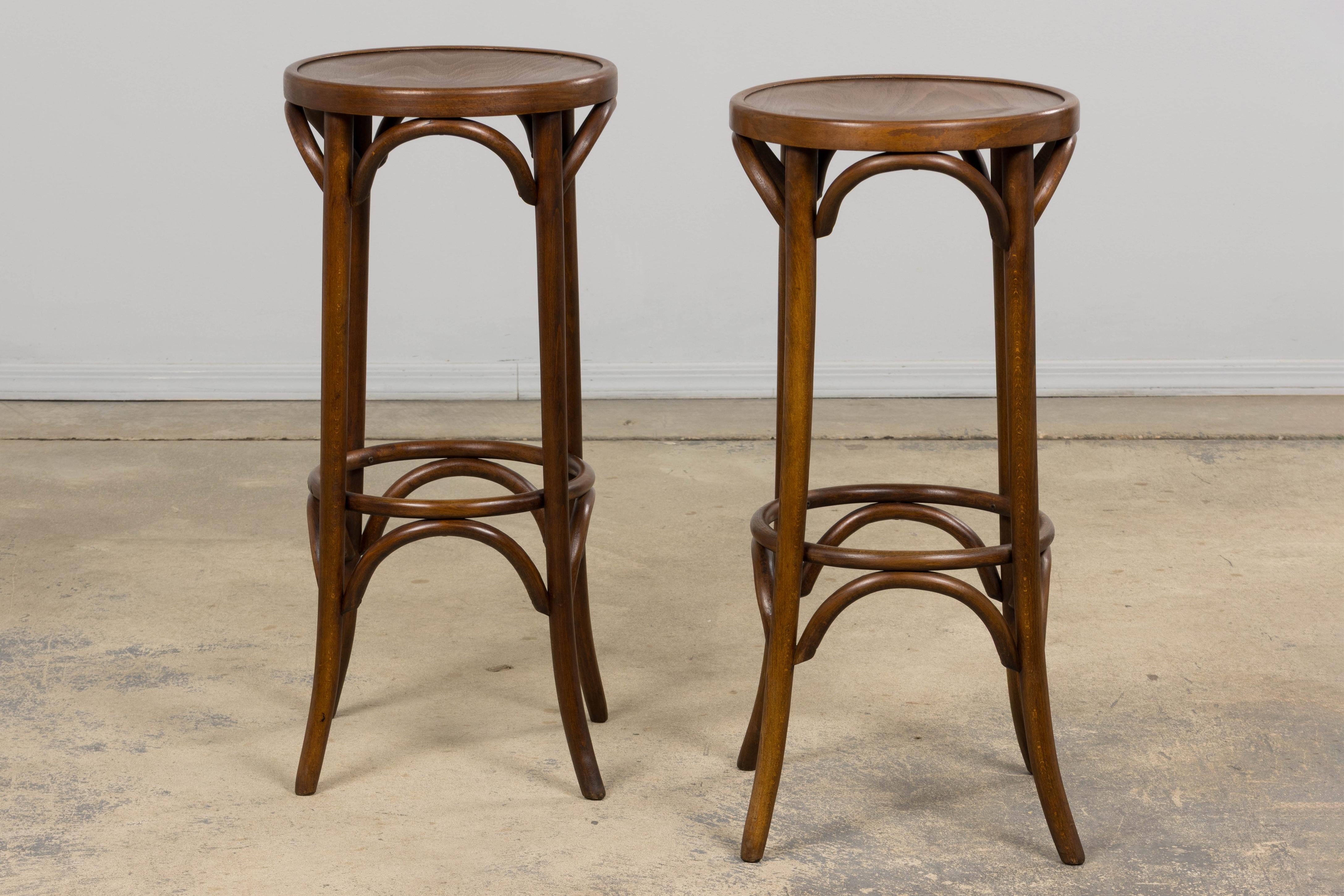 Set di 6 sgabelli da bar francesi Thonet in bengala d'epoca in vendita 5