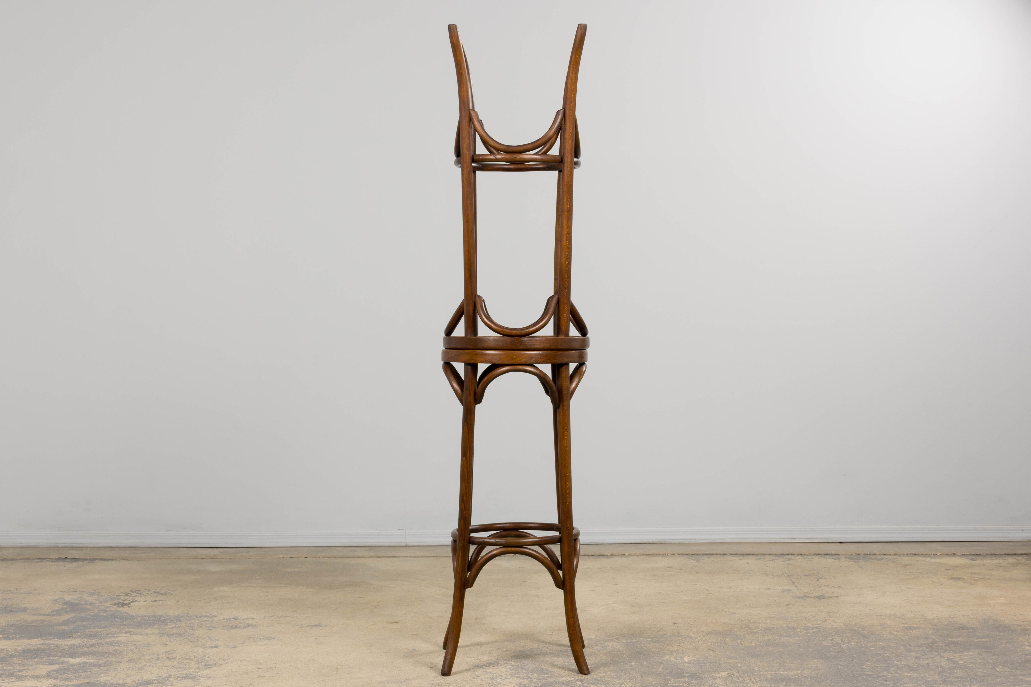 Set di 6 sgabelli da bar francesi Thonet in bengala d'epoca in vendita 11