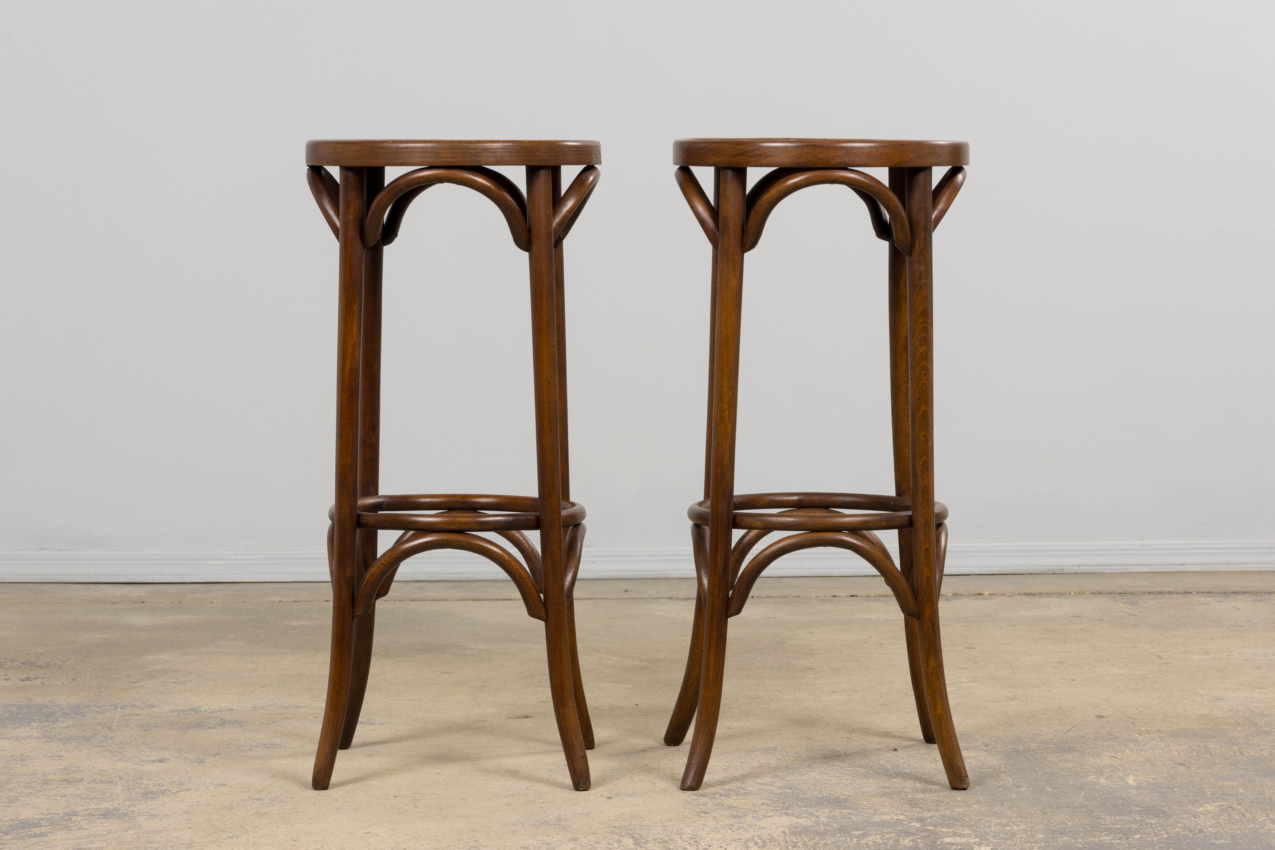 Set di 6 sgabelli da bar francesi Thonet in bengala d'epoca In condizioni buone in vendita a Astoria, NY